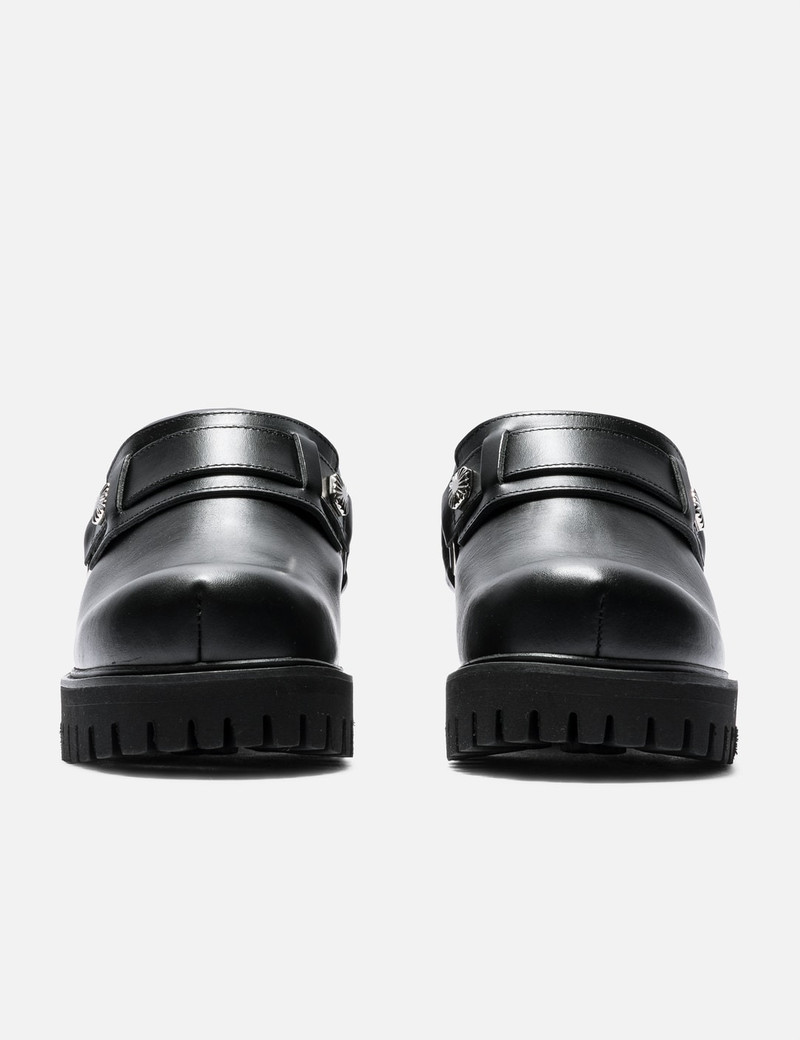 TOGA VIRILIS BLACK LEATHER MULES outlook