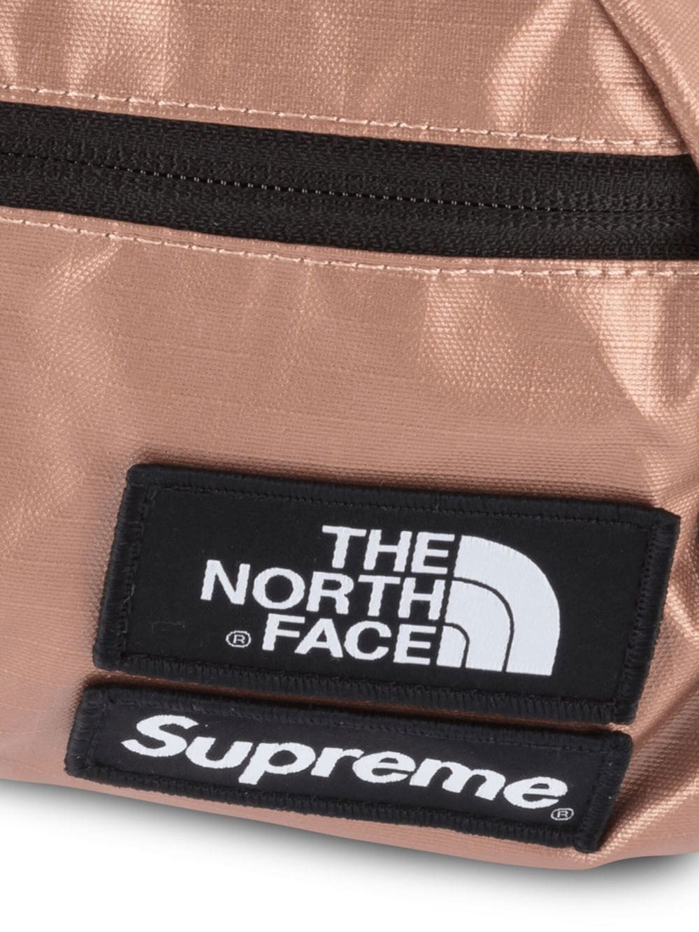 x The North Face metallic-effect belt bag - 3