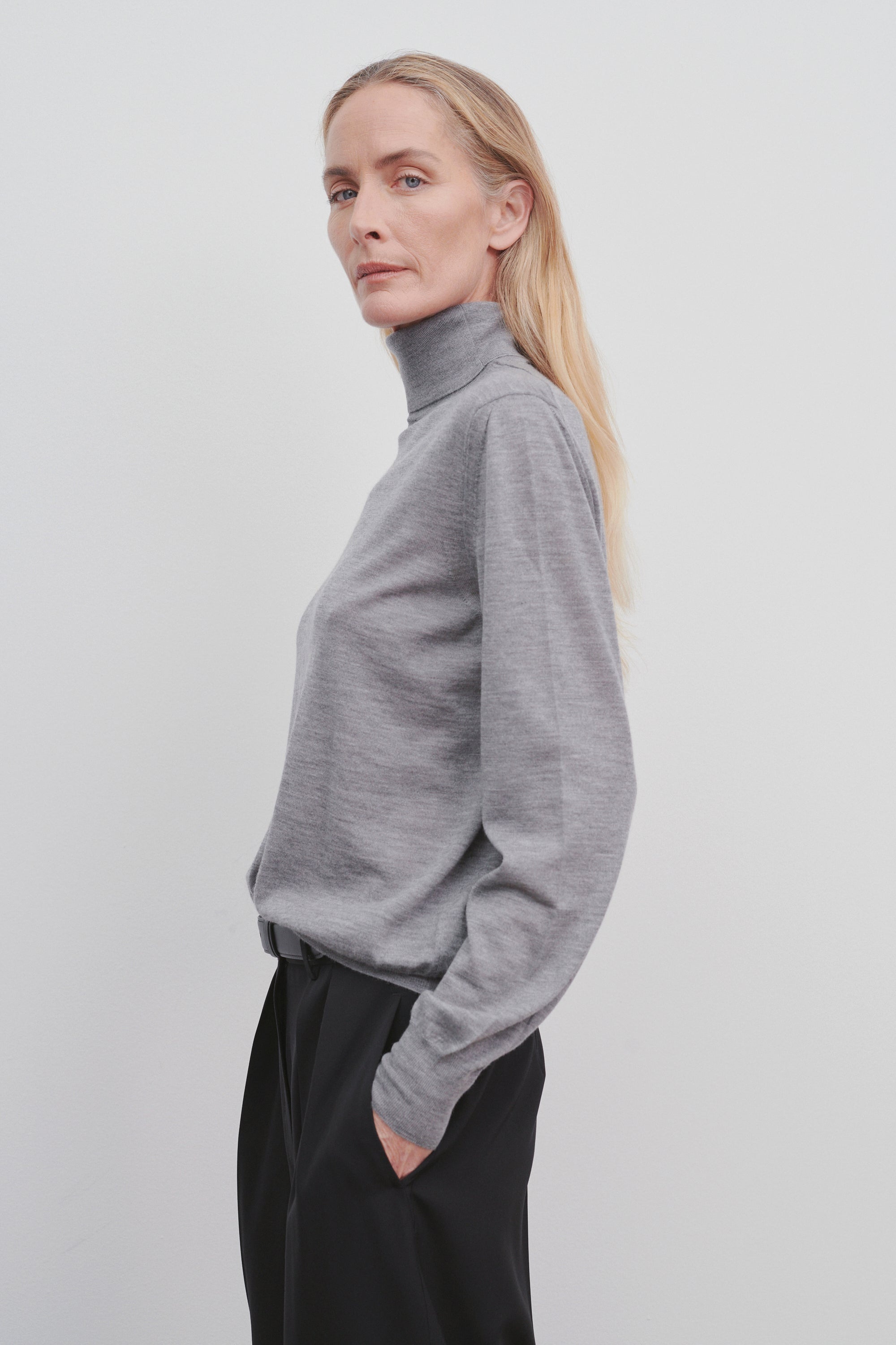 Lambeth Turtleneck in Cashmere - 4