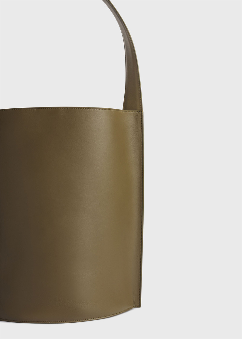 Bucket Tote Bag in Leather 3