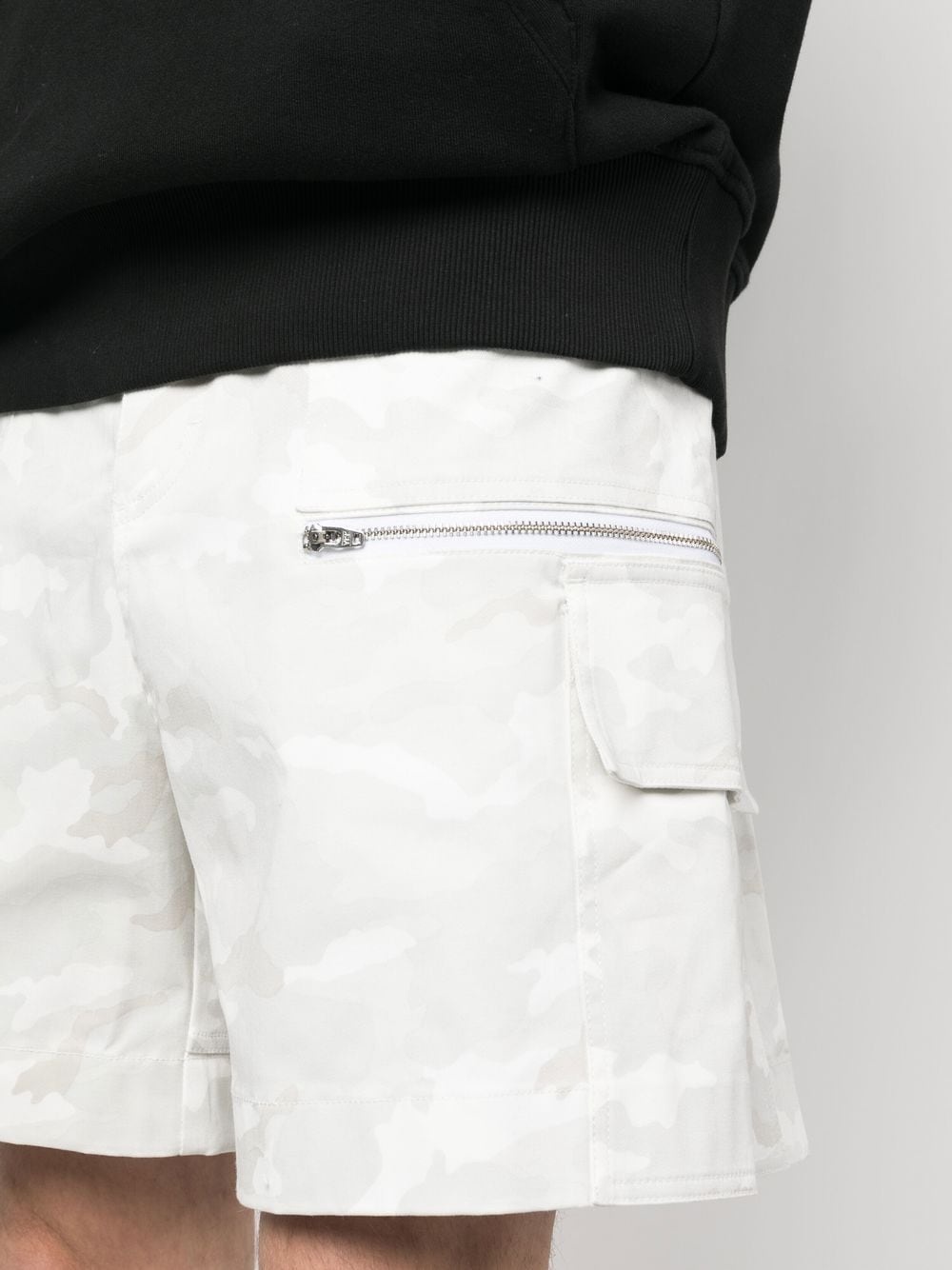 camouflage-print cargo shorts - 5