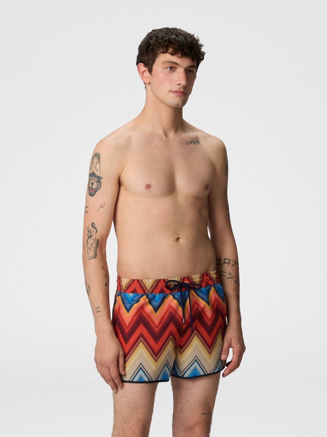 Swim shorts with macro zigzag print - 2