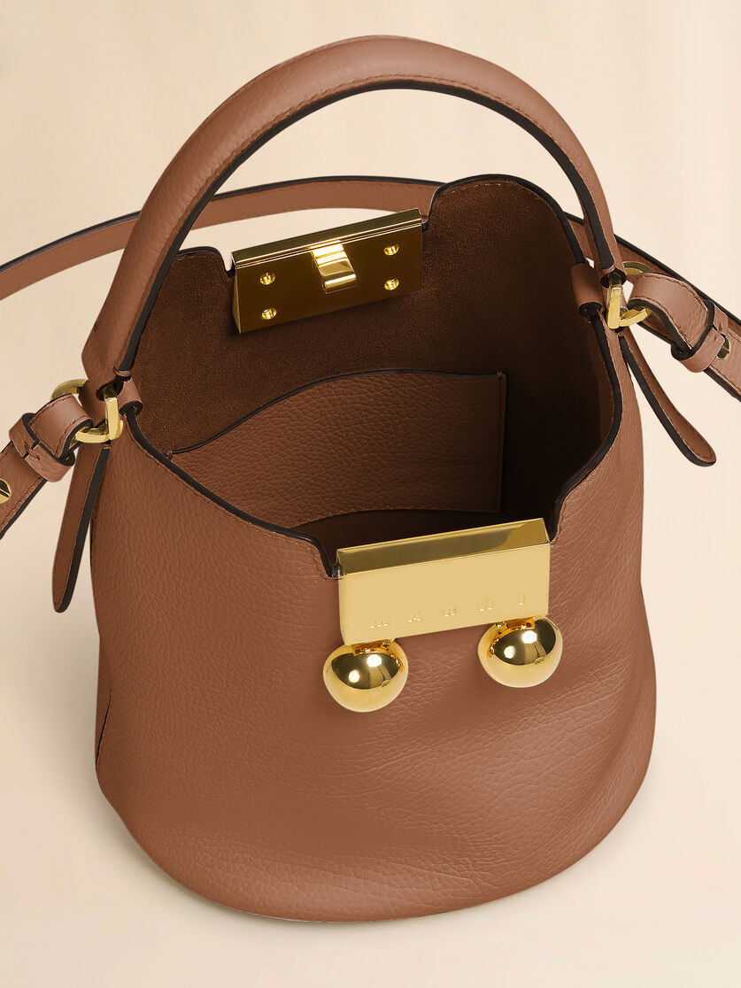 BROWN LEATHER TRUNKAROO BUCKET BAG - 3