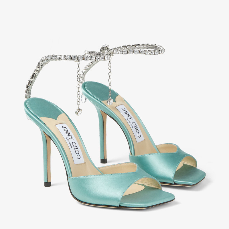 Saeda 샌들 100명
Crystal Chain을 사용한 Smoke Green Satin 샌들 3