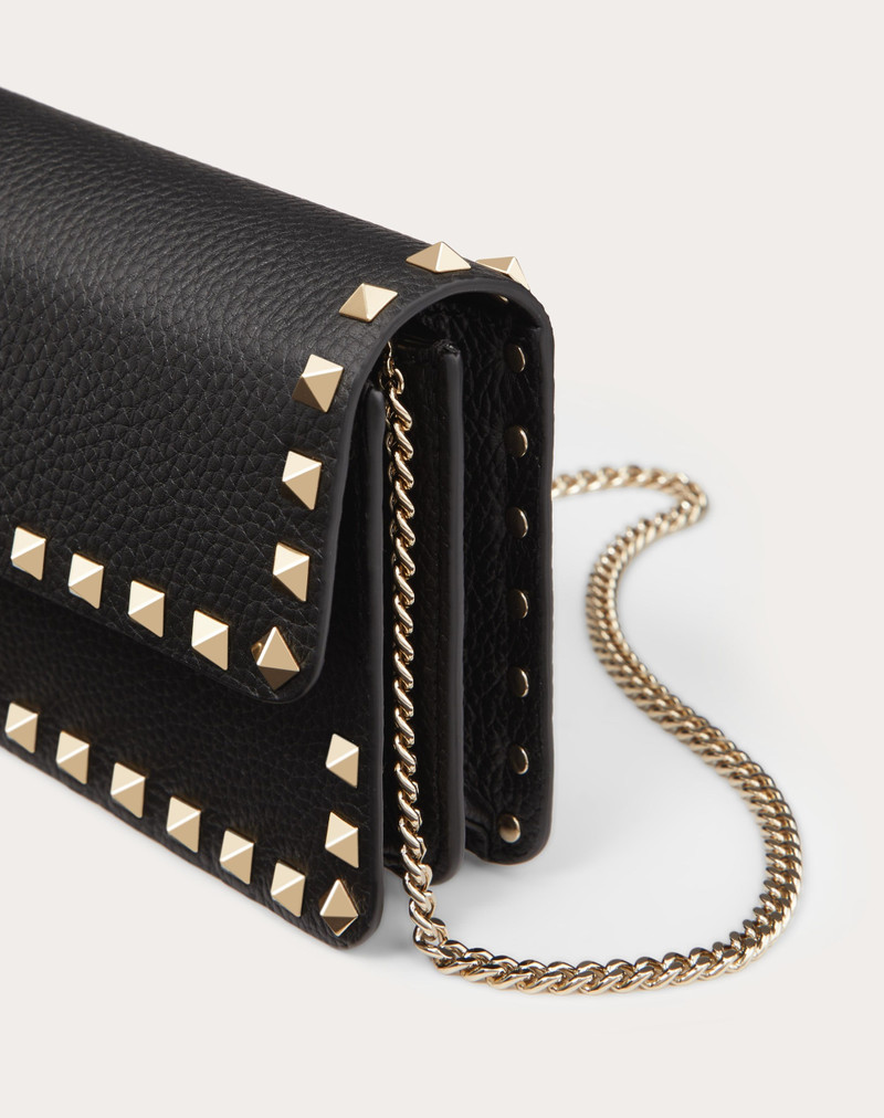 ROCKSTUD GRAINY CALFSKIN CHAIN POUCH 7
