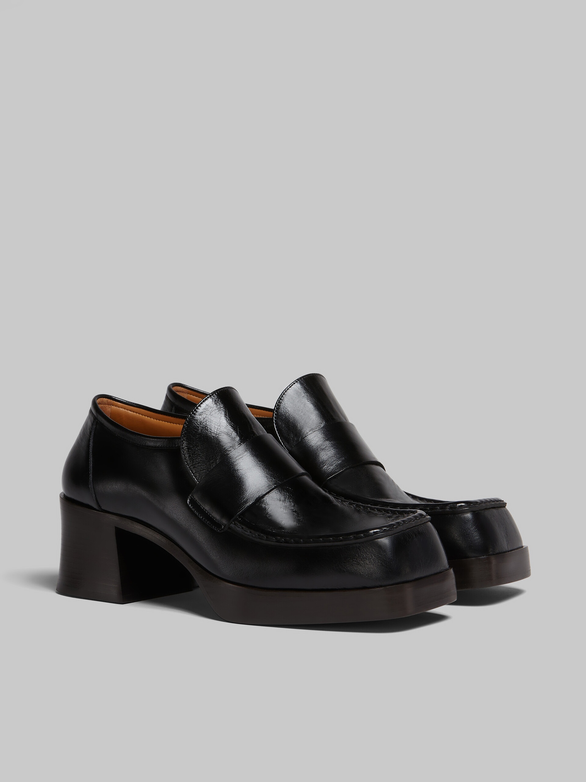 BLACK LEATHER HEELED LOAFER - 2
