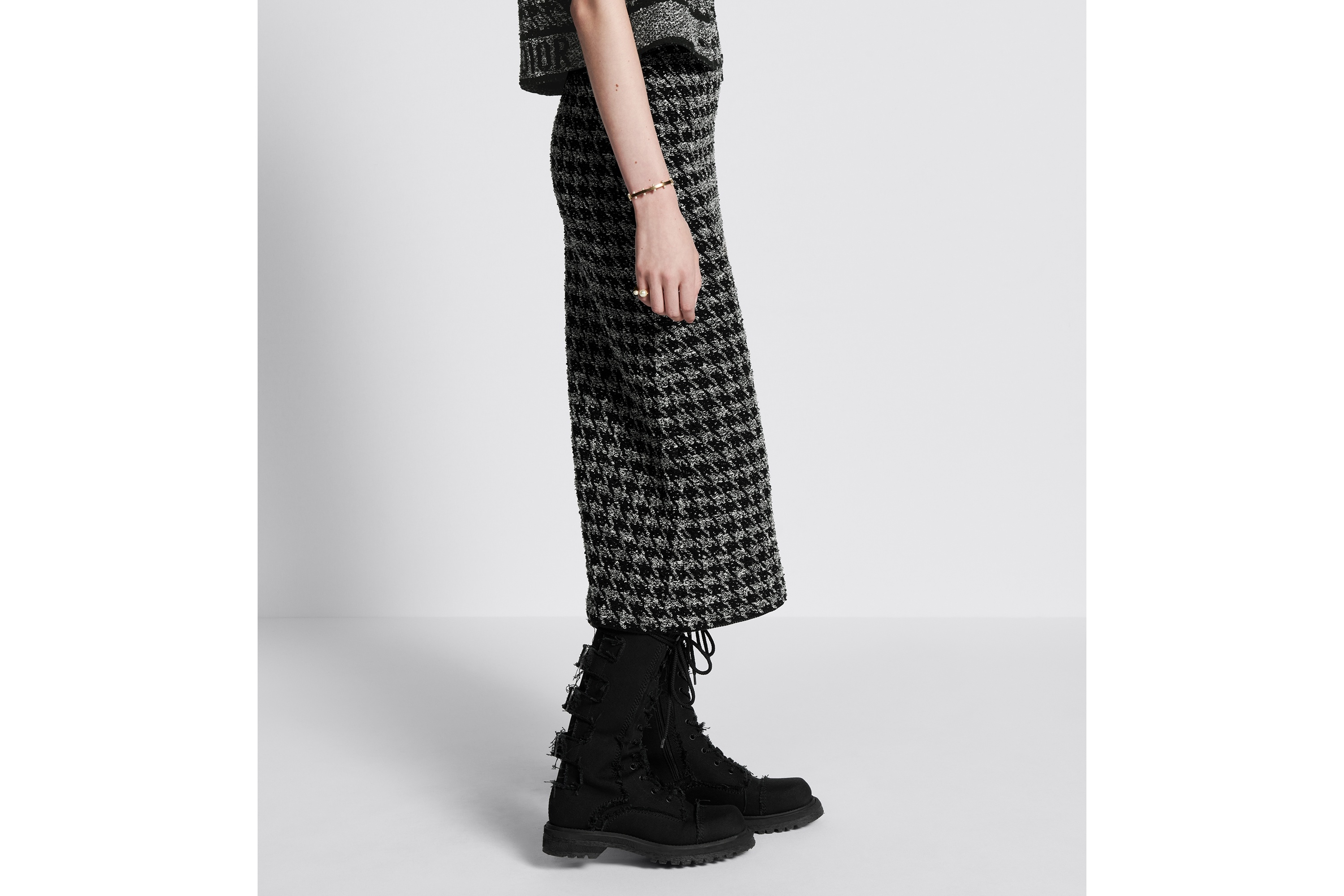 Mid-Length Straight-Cut Skirt - 5
