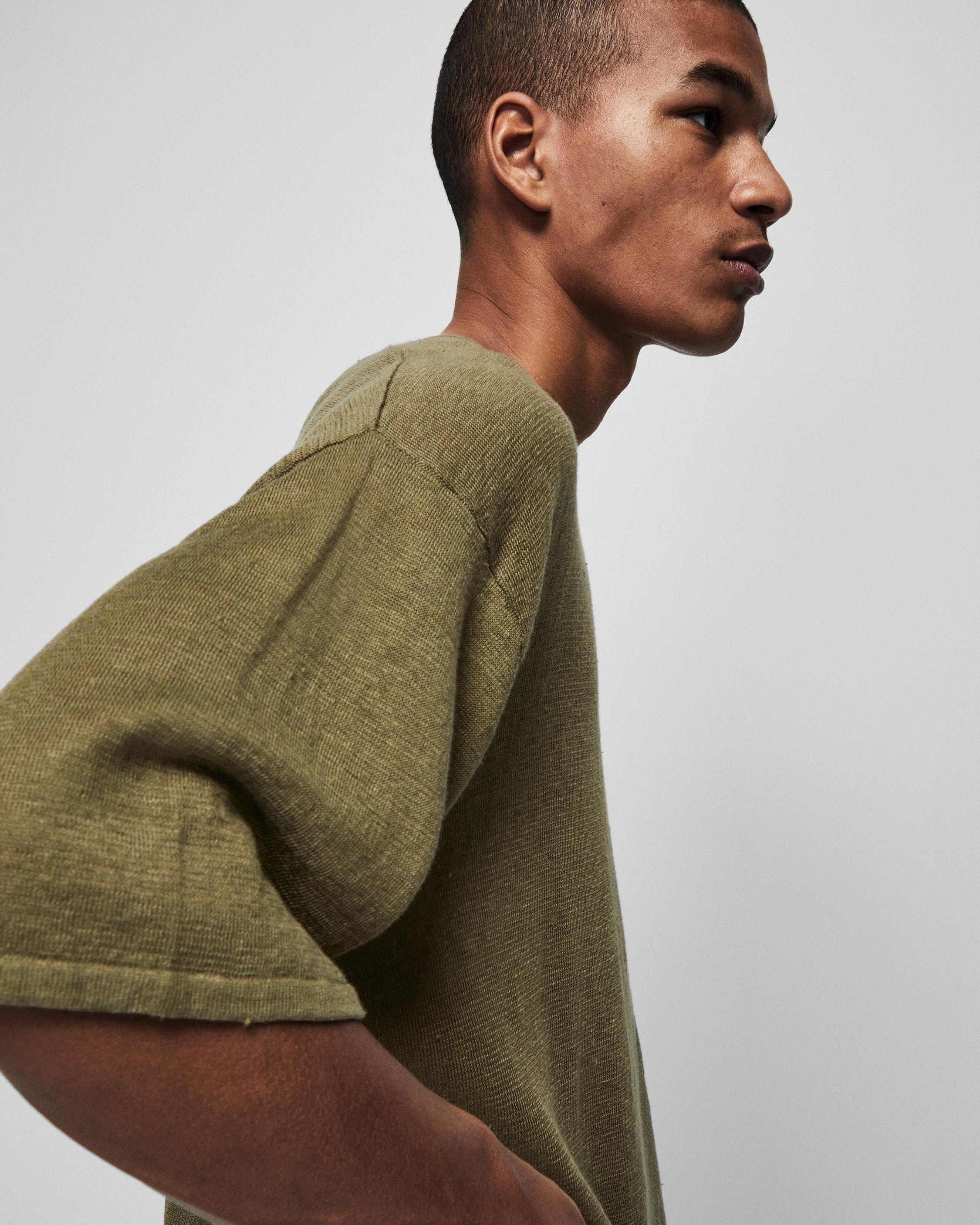 Kerwin Linen Short Sleeve Crew
Relaxed Fit Shirt - 7