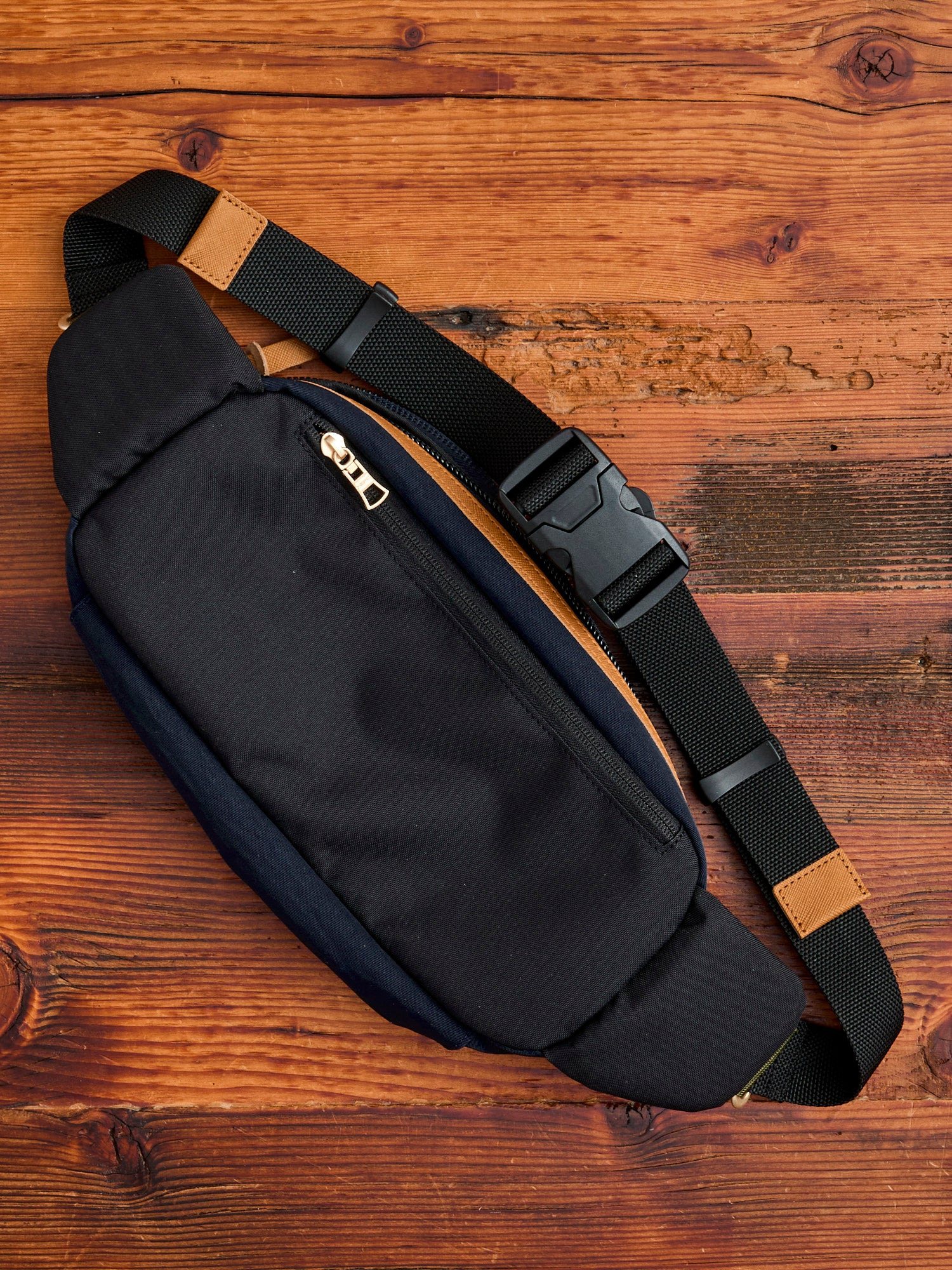 Link Waist Bag v2 in Navy - 10