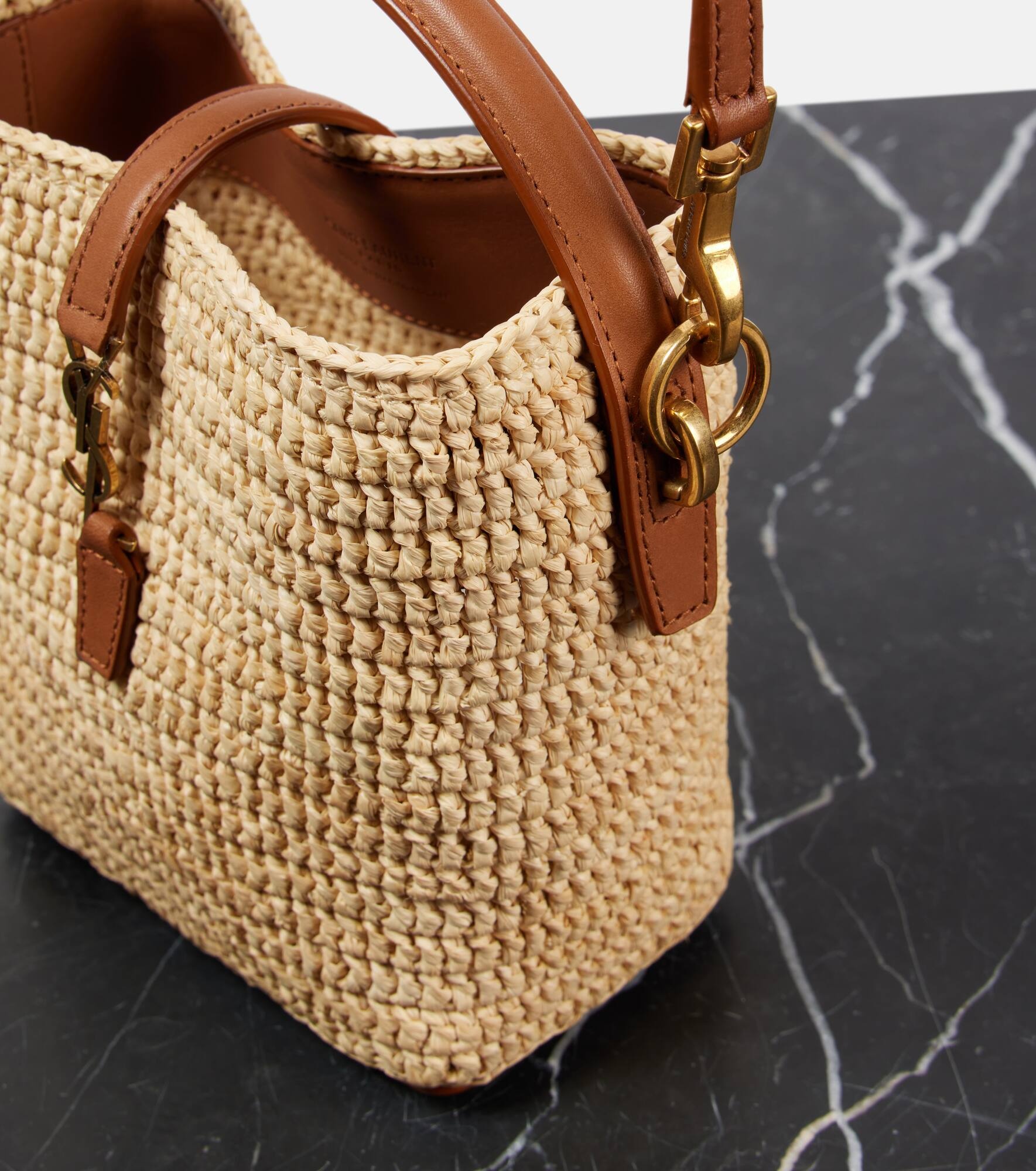 Le 37 Mini leather-trimmed raffia bucket bag - 6