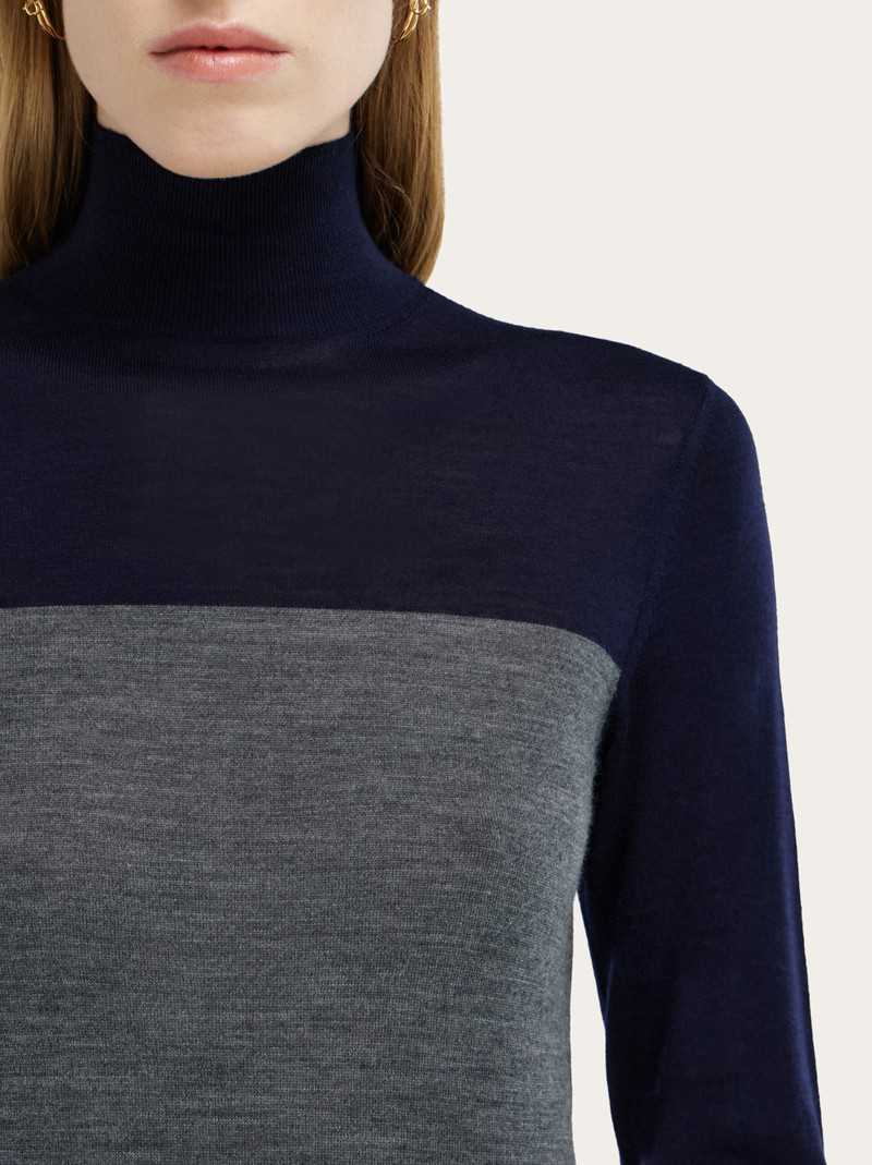 Two tone turtleneck 4
