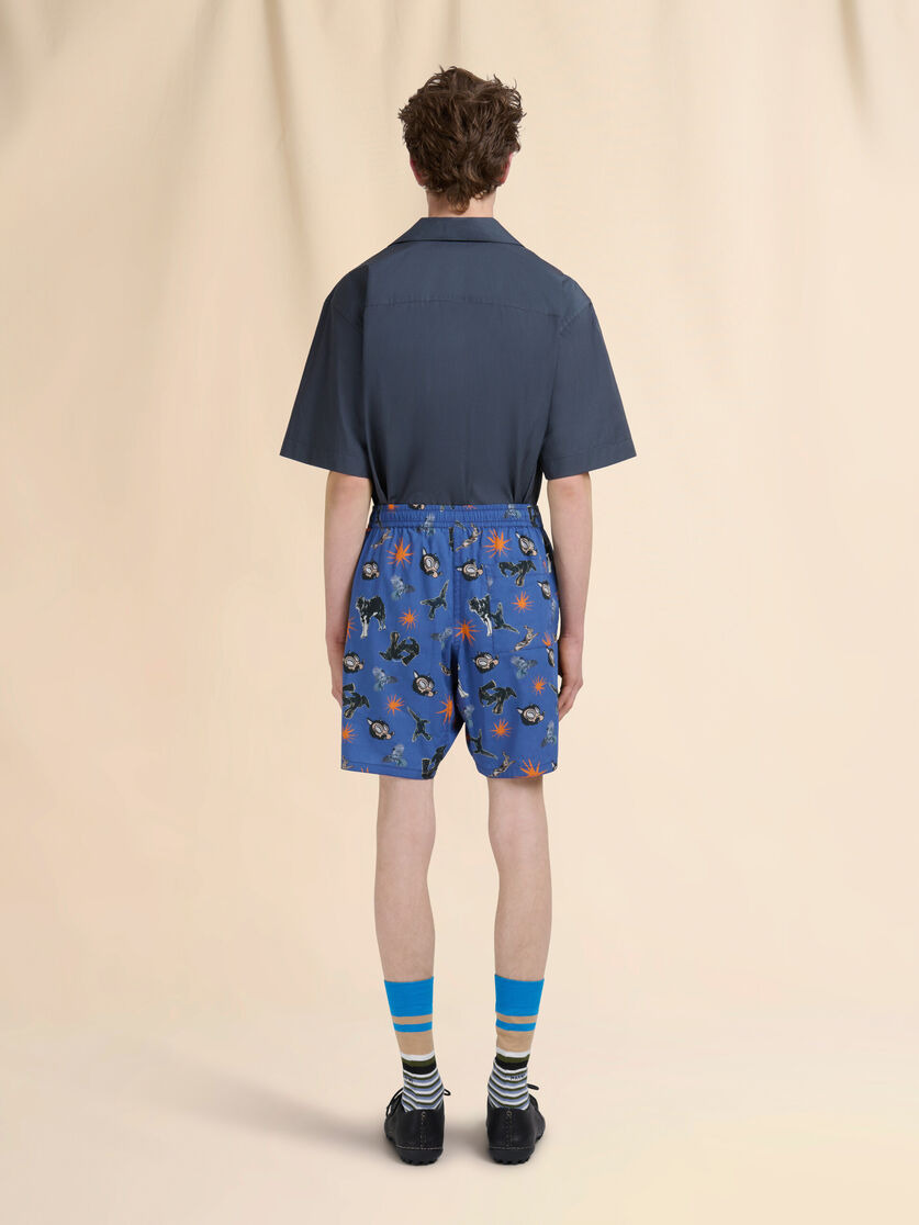BLUE POPLIN BERMUDA SHORTS WITH WOLVES, RAVENS AND DOVES PRINT - 3