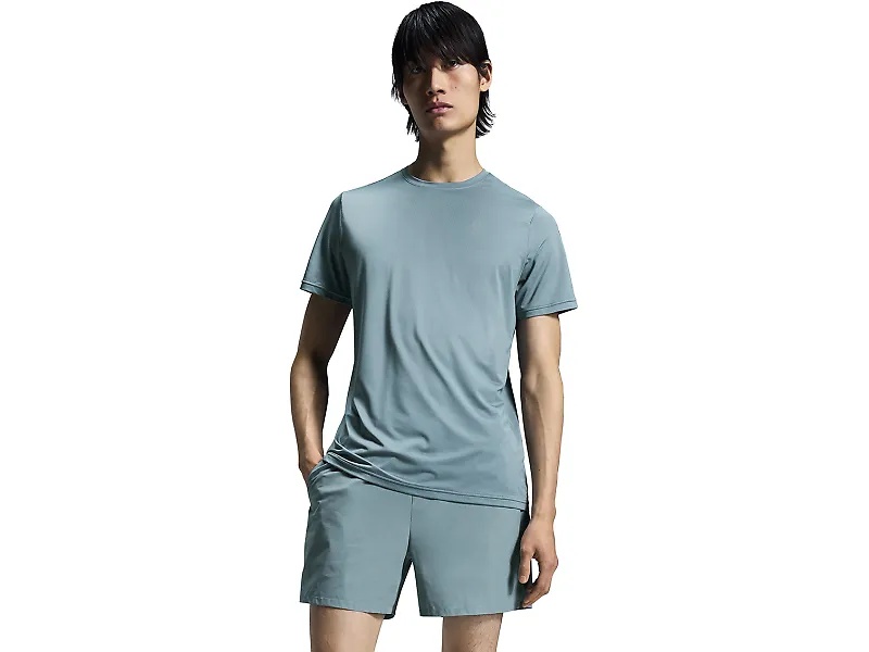 On Essential Shorts 2024 - 2
