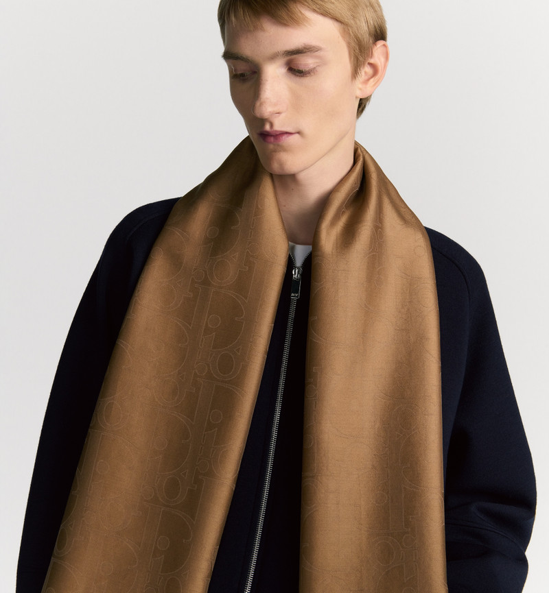 Dior Gravity Stole 4