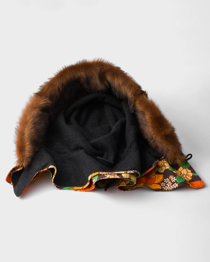 Printed poplin and shearling hood 4
