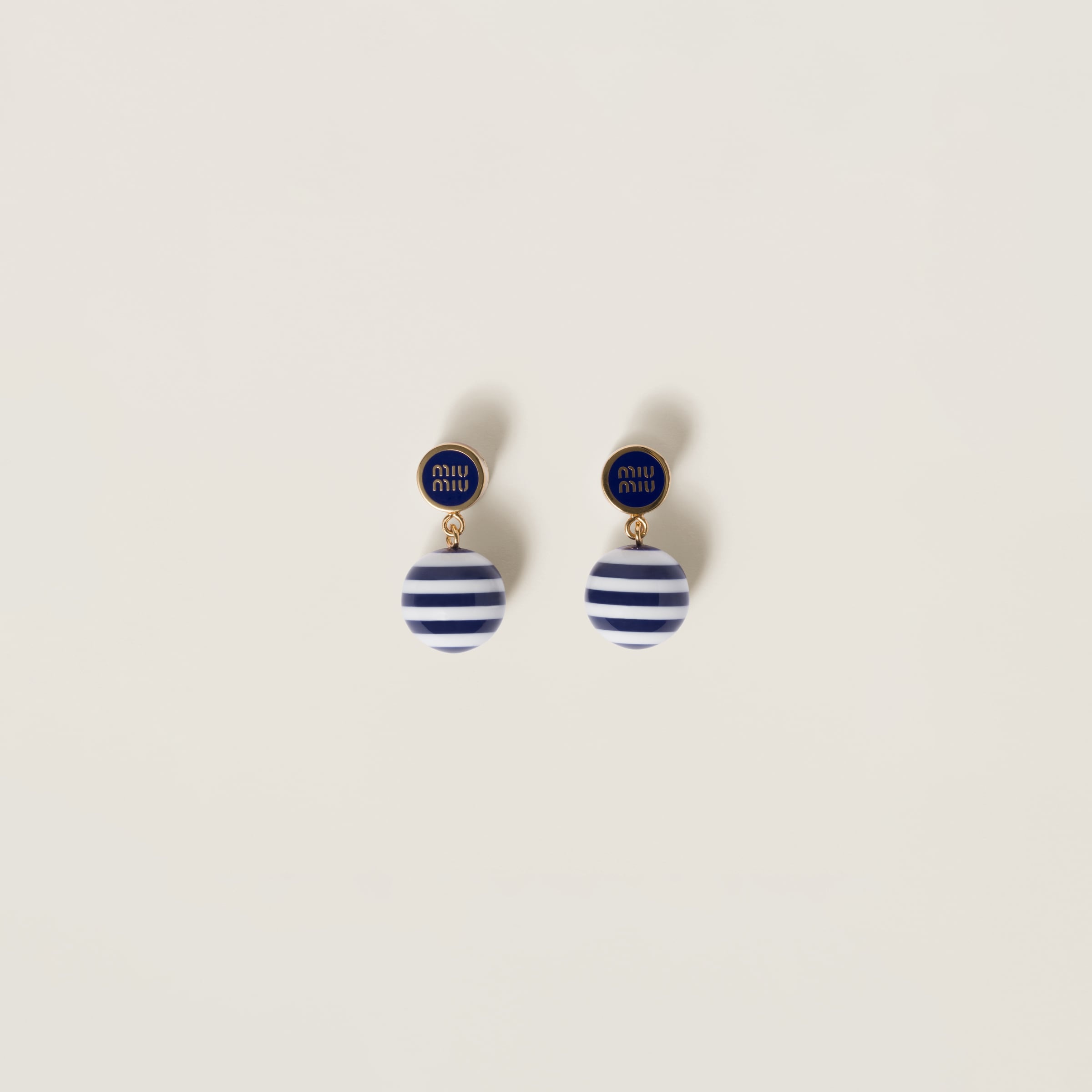 Metal and pearl earrings - 1