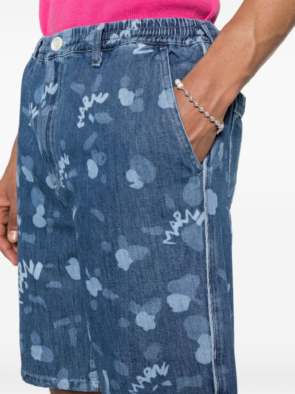 all-over logo-print denim shorts - 5