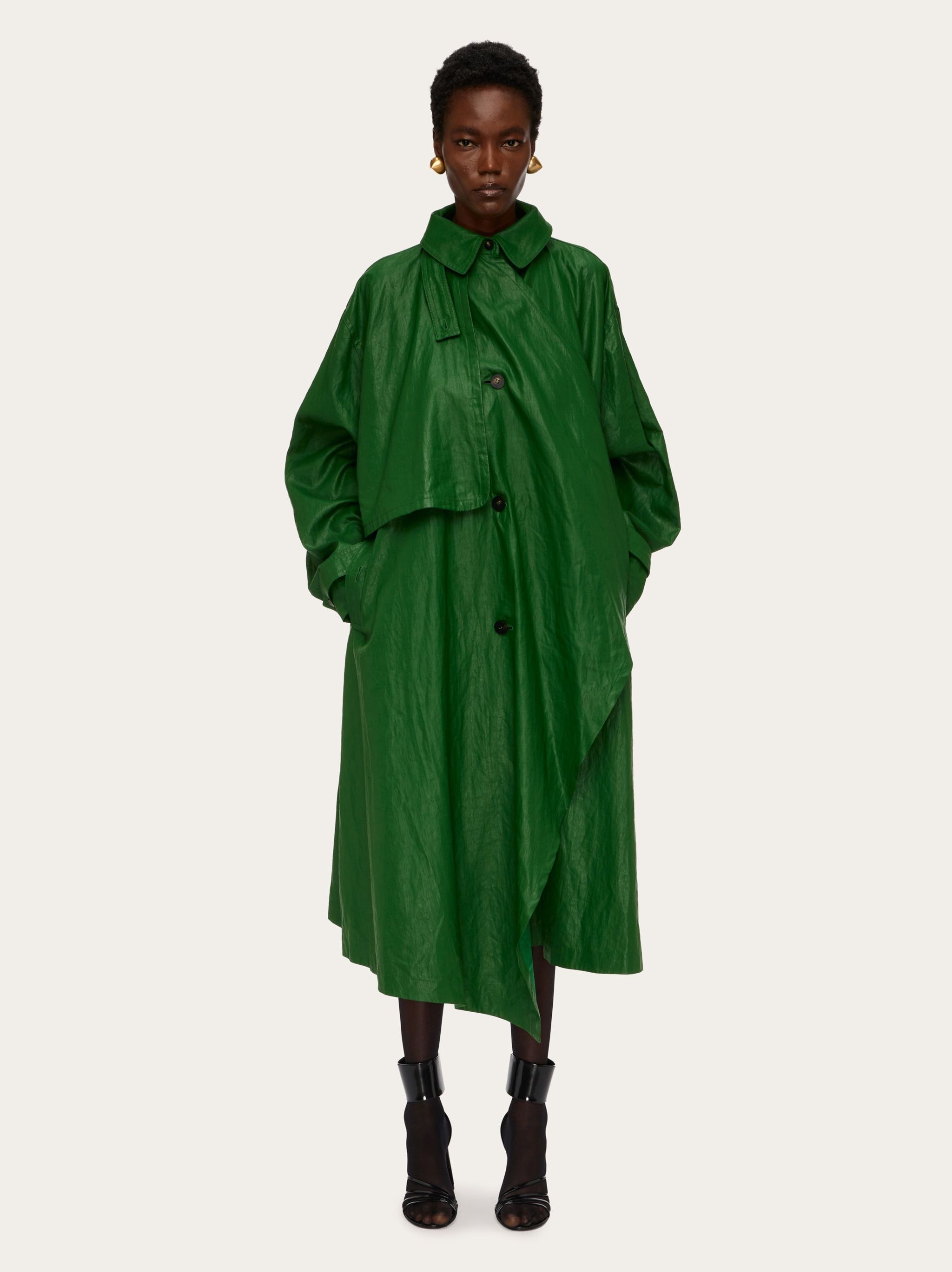 Asymmetric voluminous trench - 8
