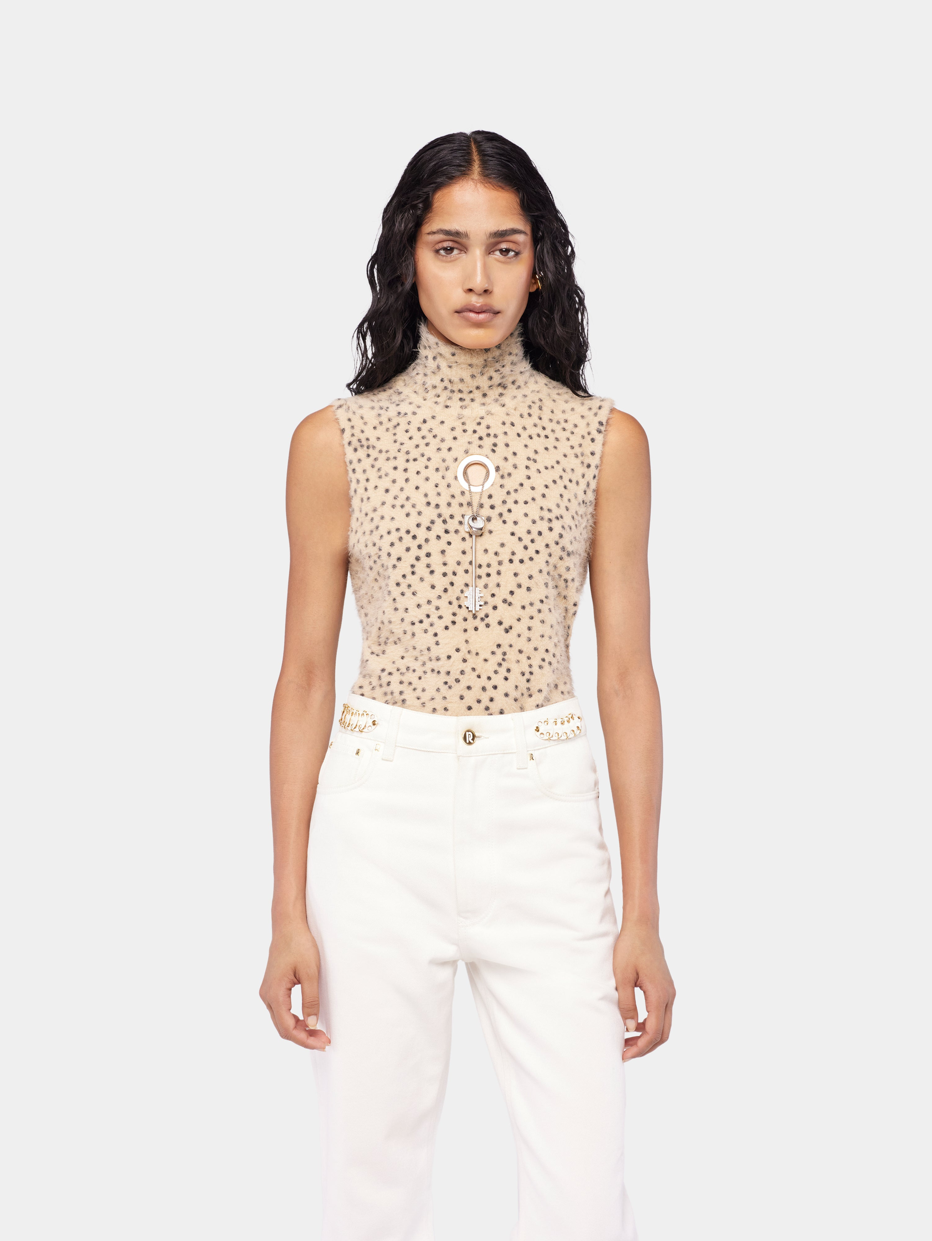 TURTLE-NECK SLEEVELESS TOP  IN BRUSHED KNIT - 5