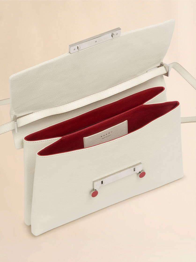 CREAM CRAQUELÉ PATENT LEATHER MEDIUM ENVELOPE BAG - 4
