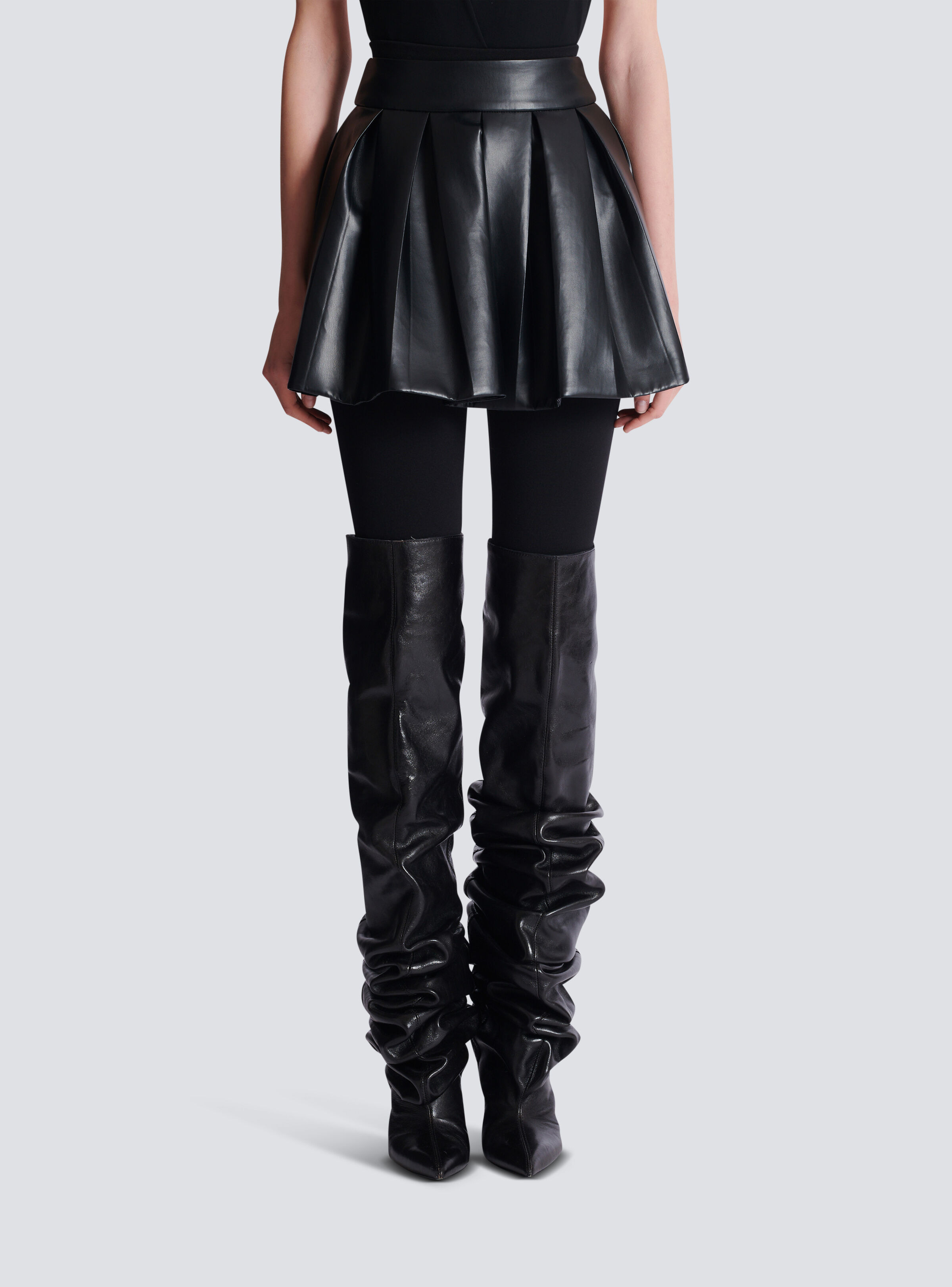 Short pleated faux leather skirt - 5
