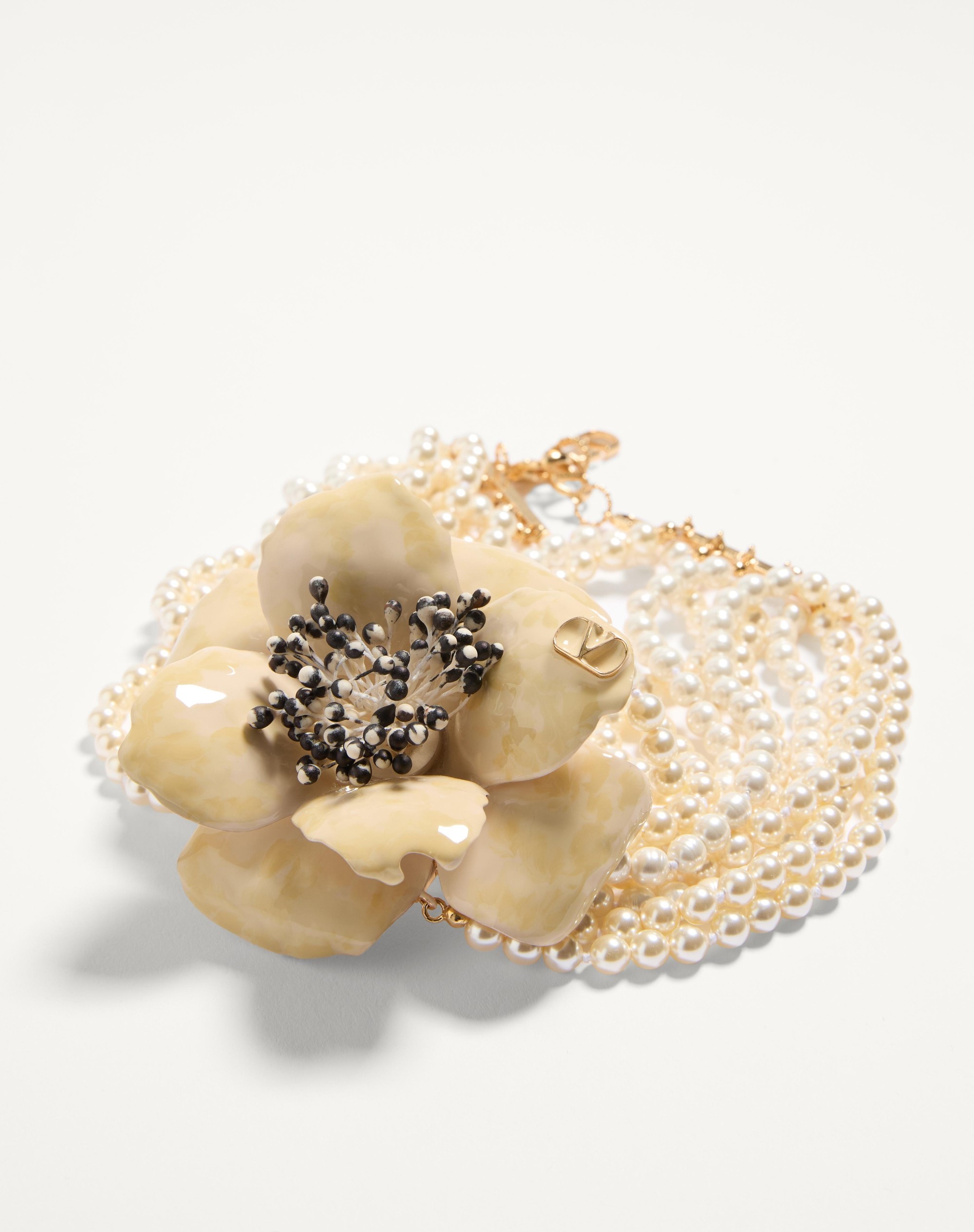 FLEUR LUMINEUSE NECKLACE IN METAL, ENAMEL, PEARLS AND FABRIC - 3