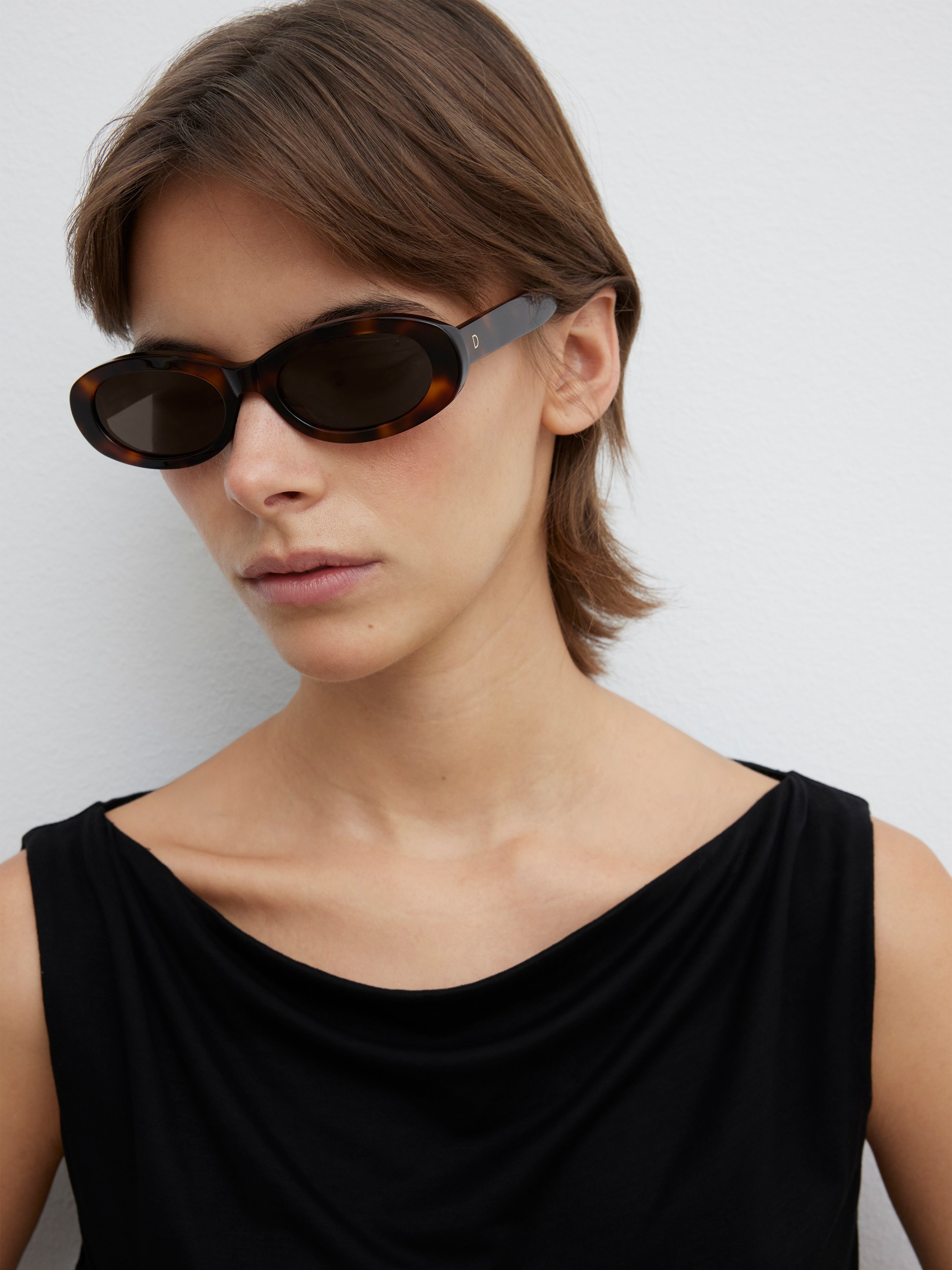 Wide oval sunglasses - 4