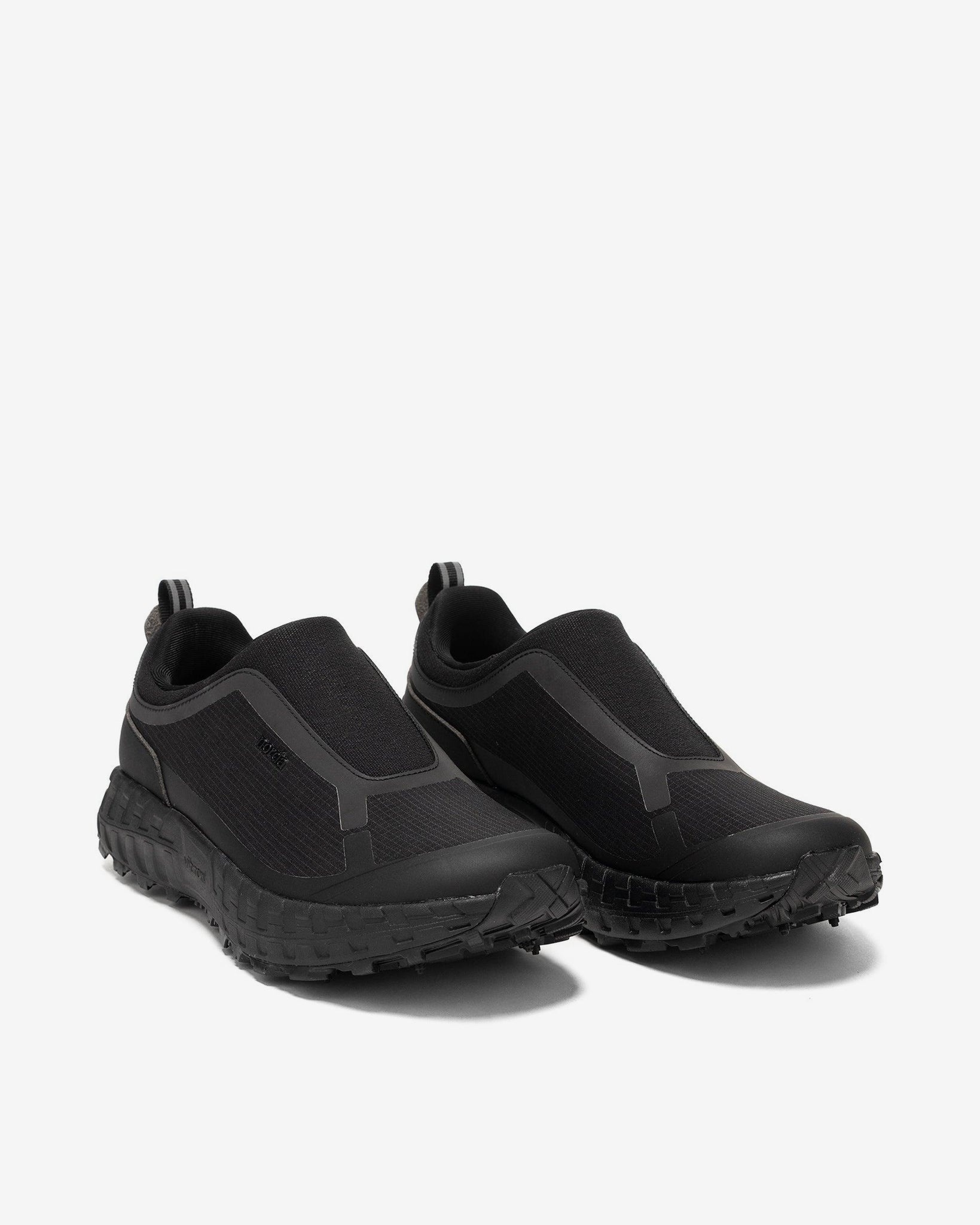 003 Pitch Black - 2