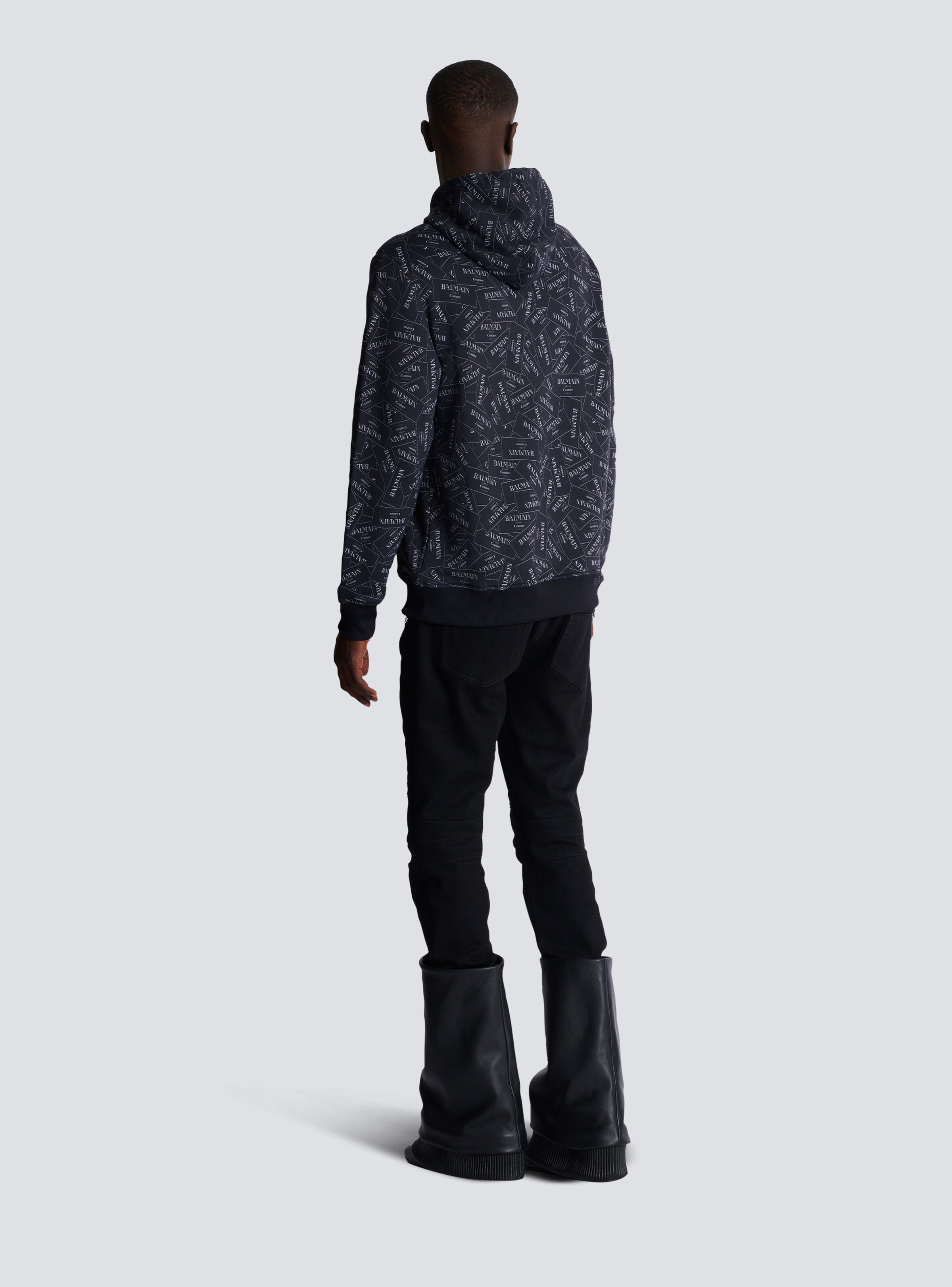 Hoodie with all-over Balmain label print - 4