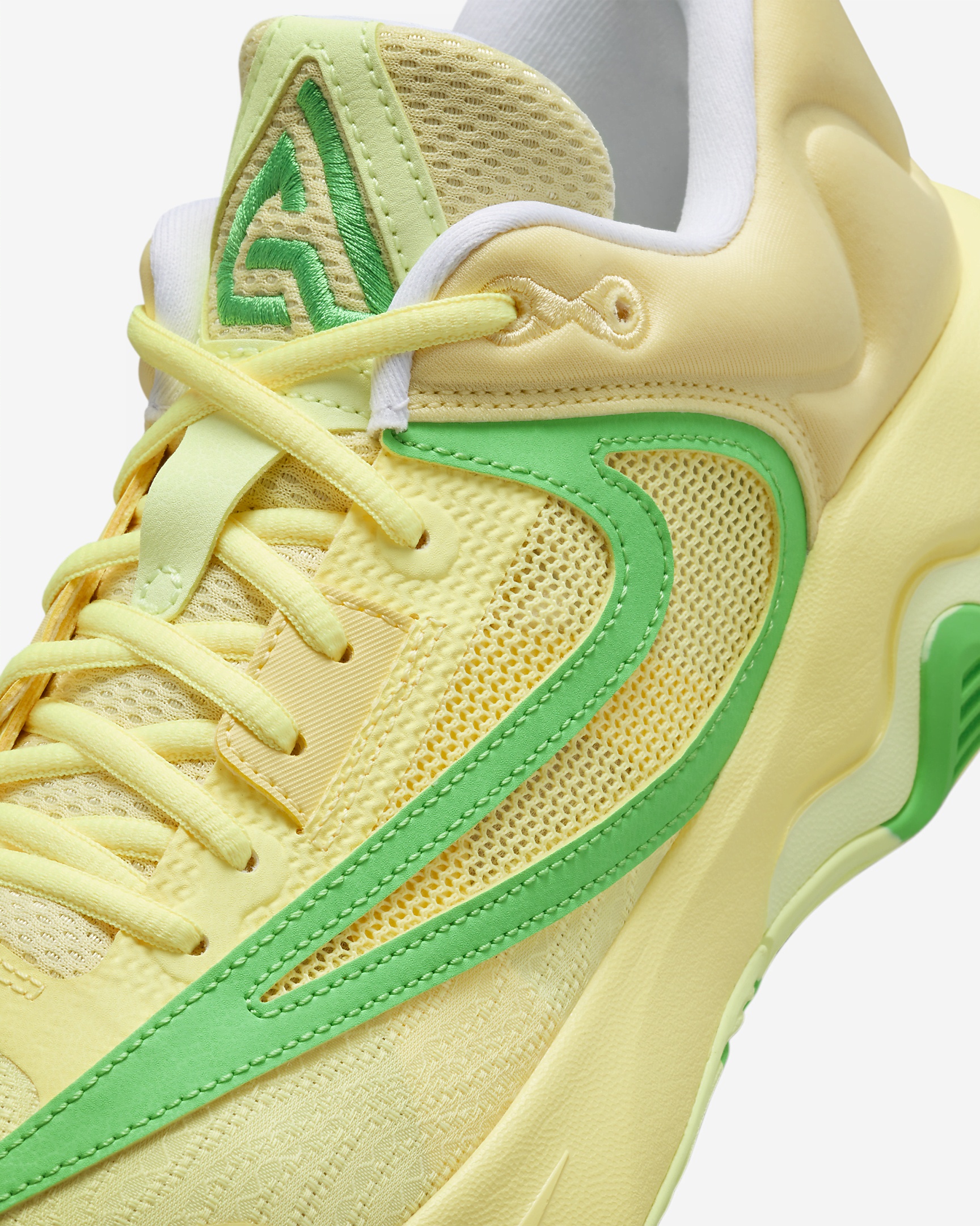 Nike Men's Giannis Immortality 3 Basketball Shoes - 7