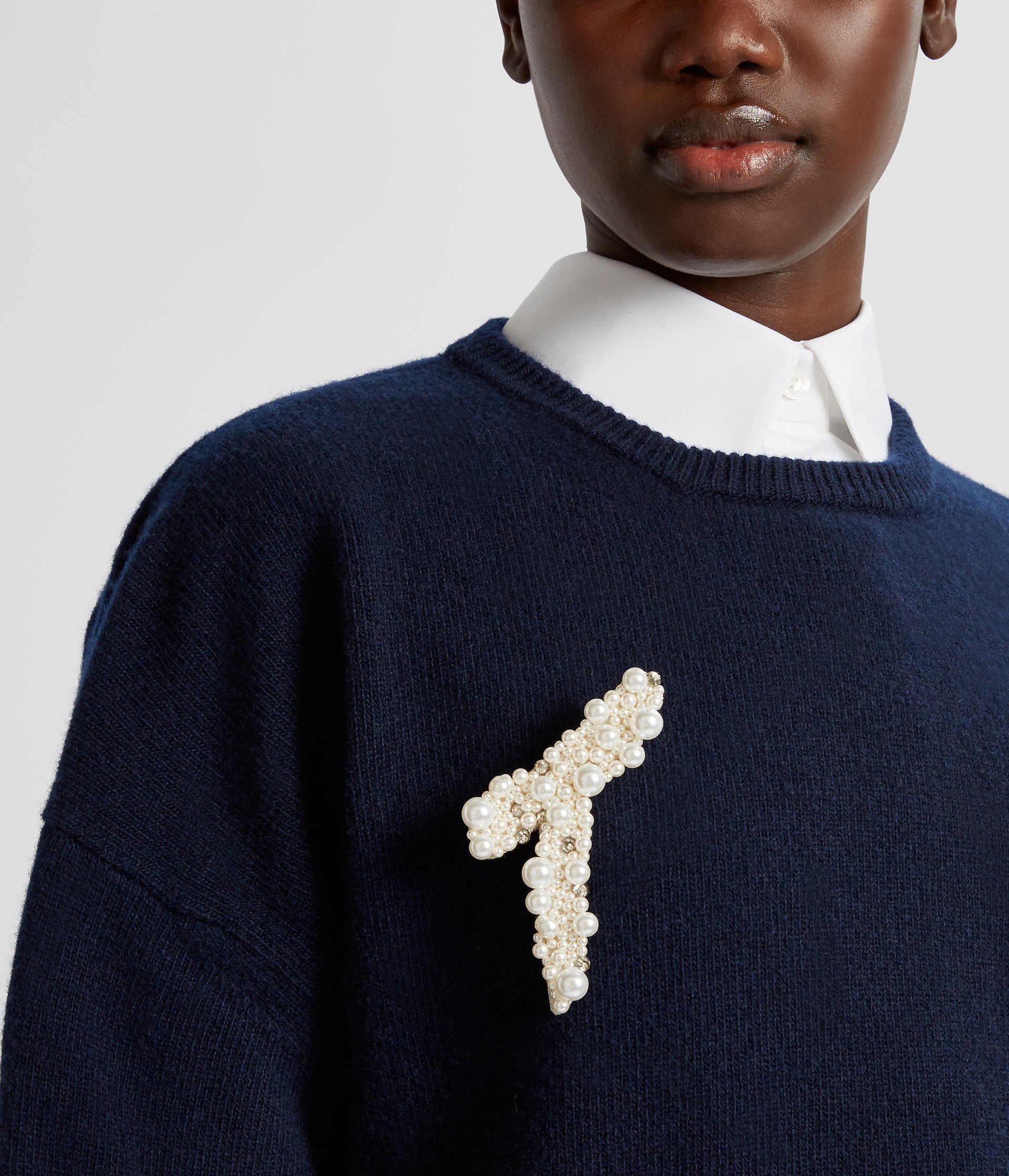 PEARL ALPHABET BROOCH T - 2