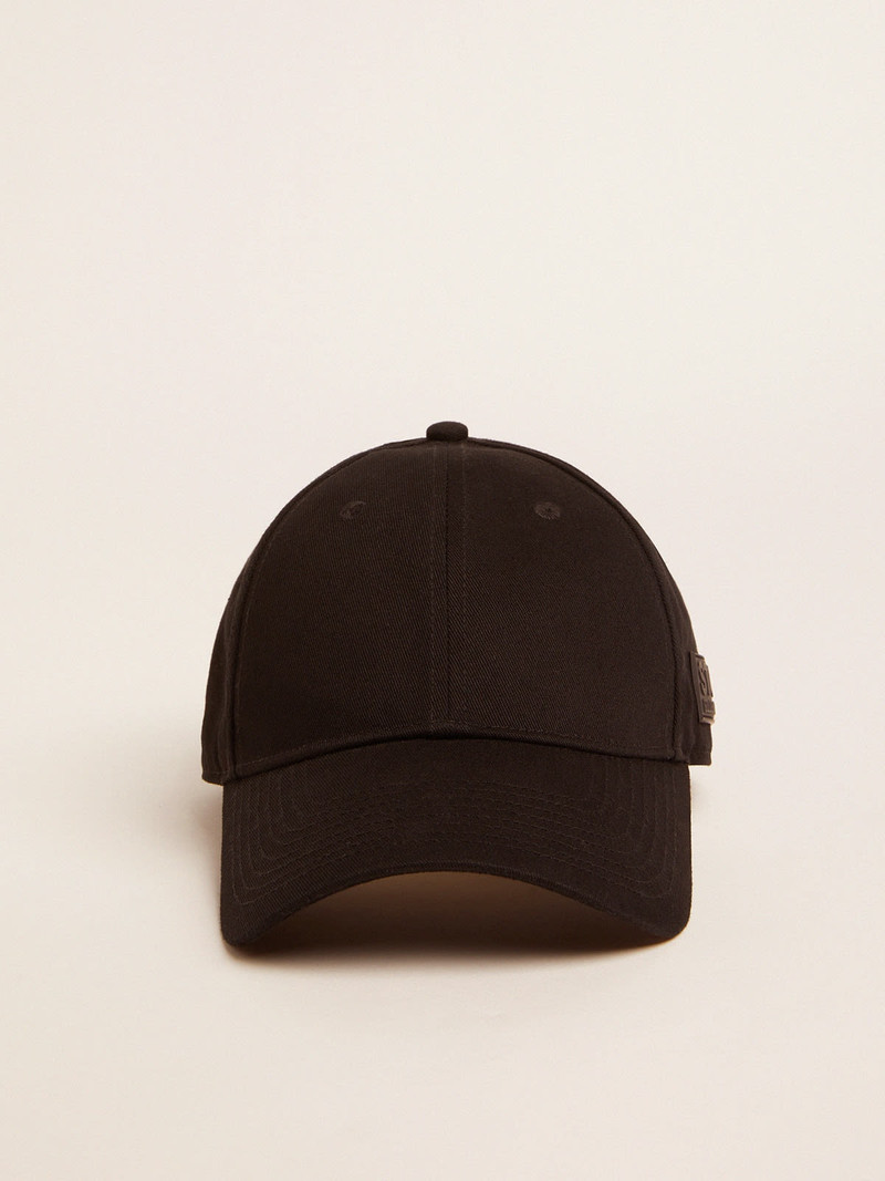 Black baseball cap with logo on the side 1
