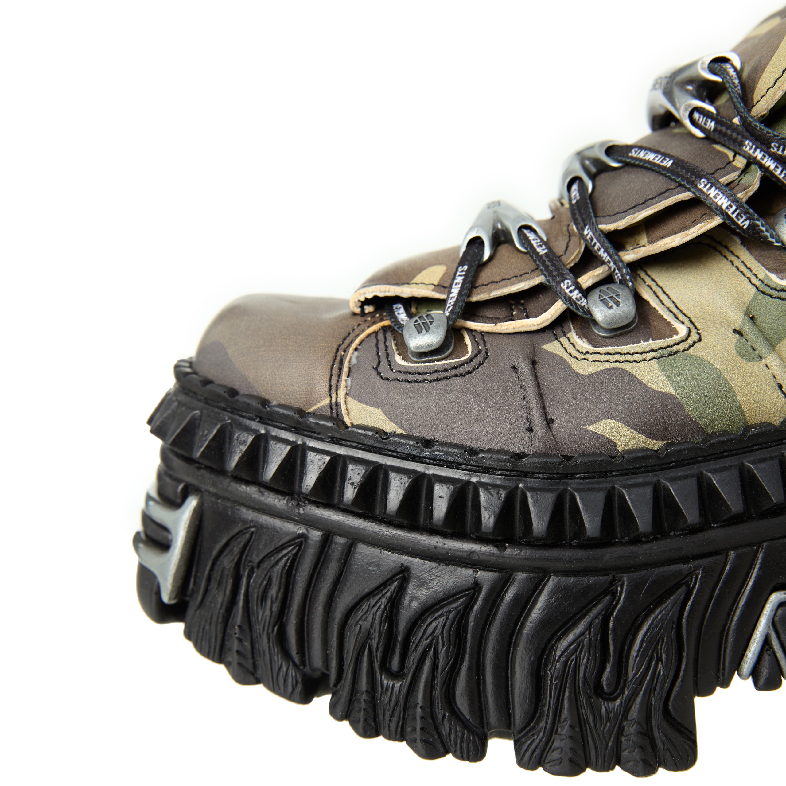 X NEW ROCK PLATFORM BOOTS - 6