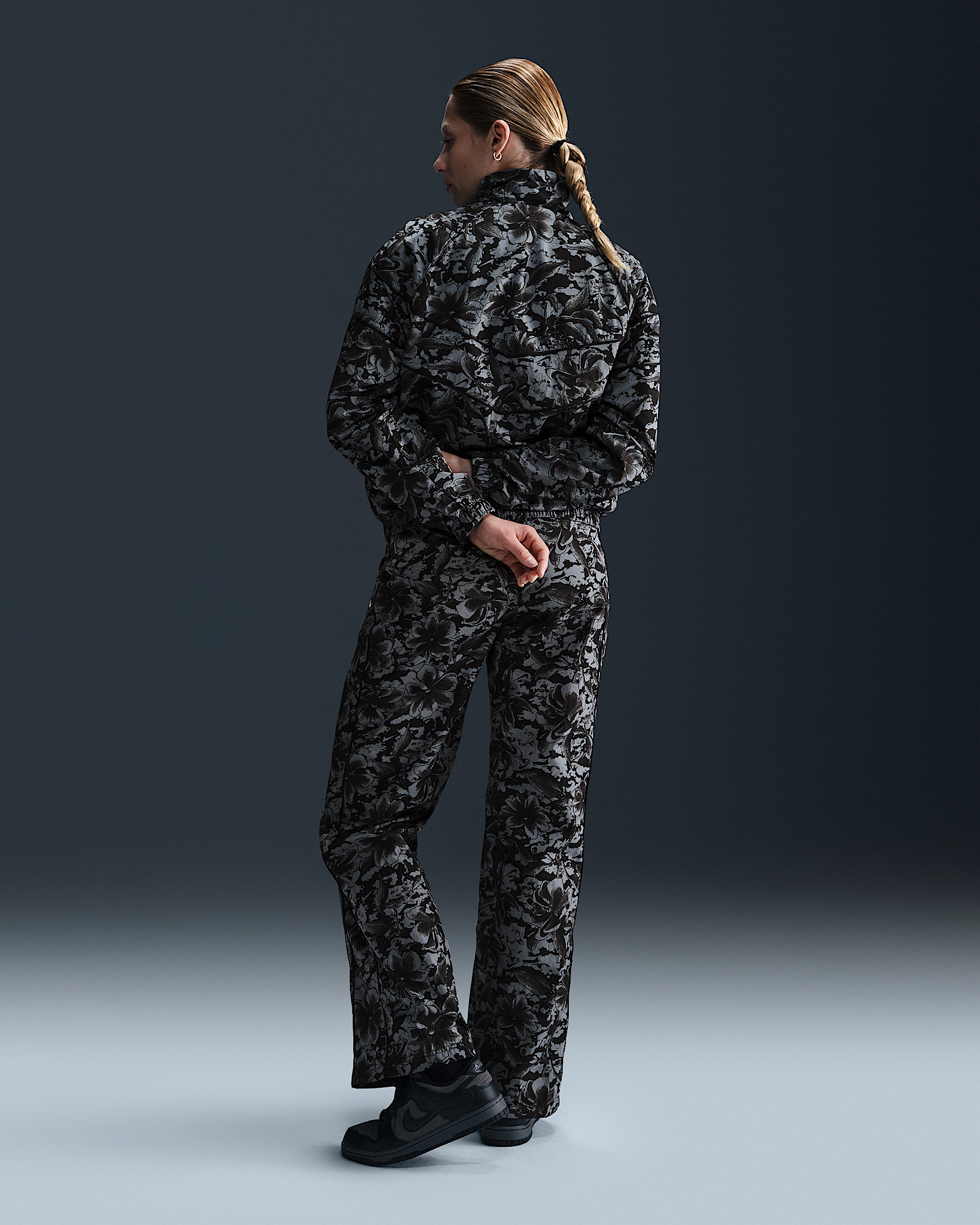Nike Sportswear Windrunner Women's Loose UV Protection Woven Full-Zip Printed Jacket - 5