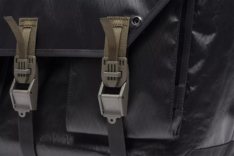 3A-5-CR Messenger Einsatztasche Black 11