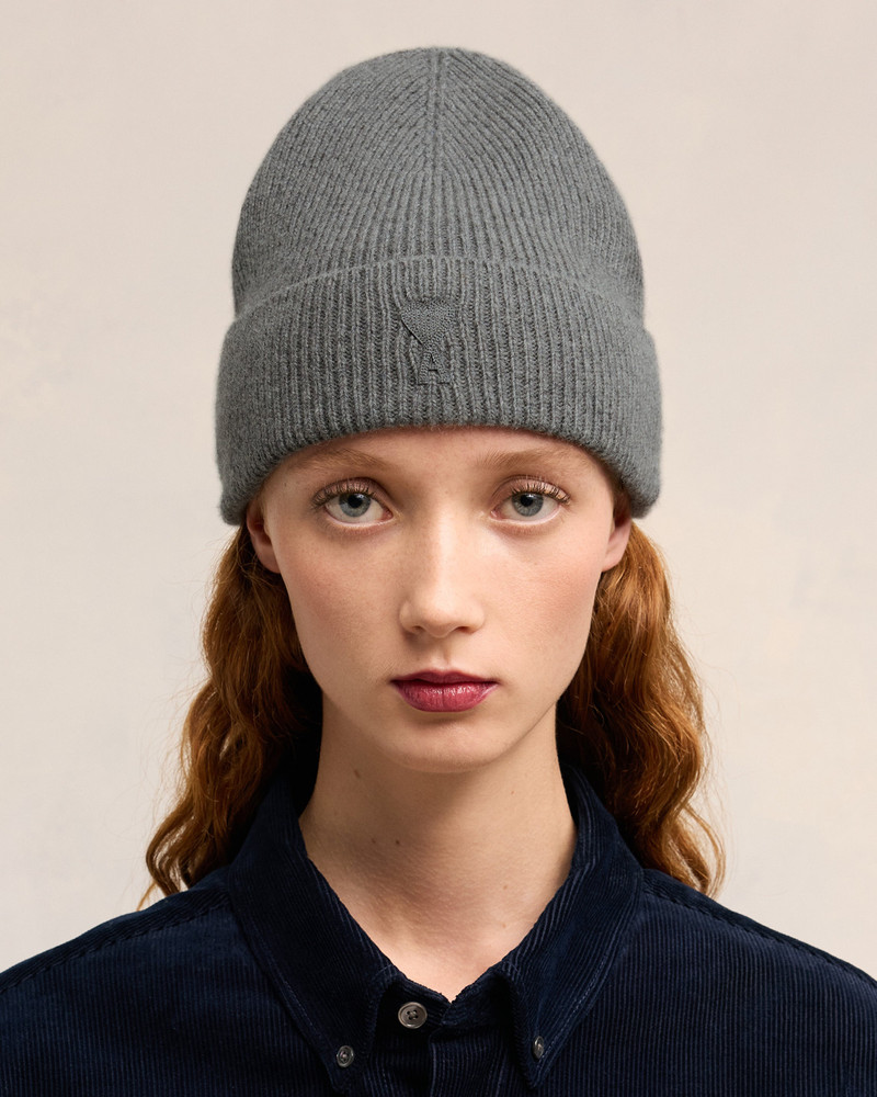 AMI Paris CASHMERE AMI DE COEUR BEANIE outlook