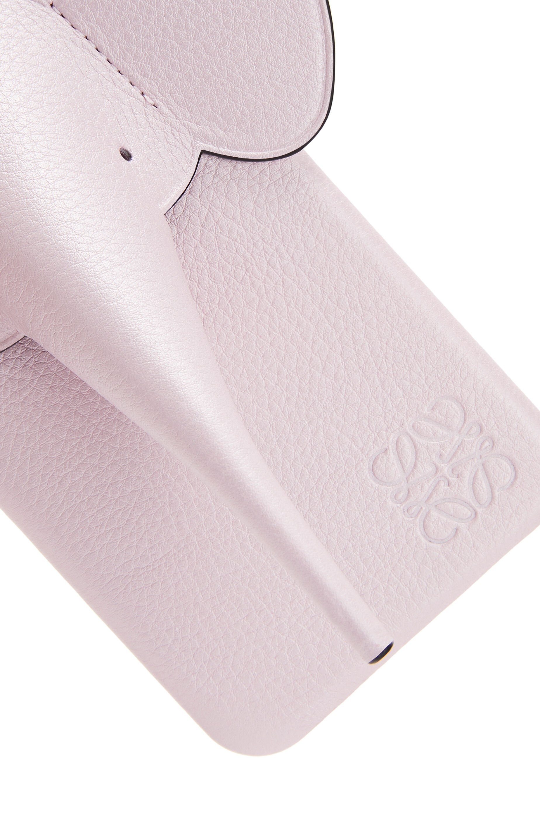 Elephant cover for iPhone XS Max in pearlized calfskin 4