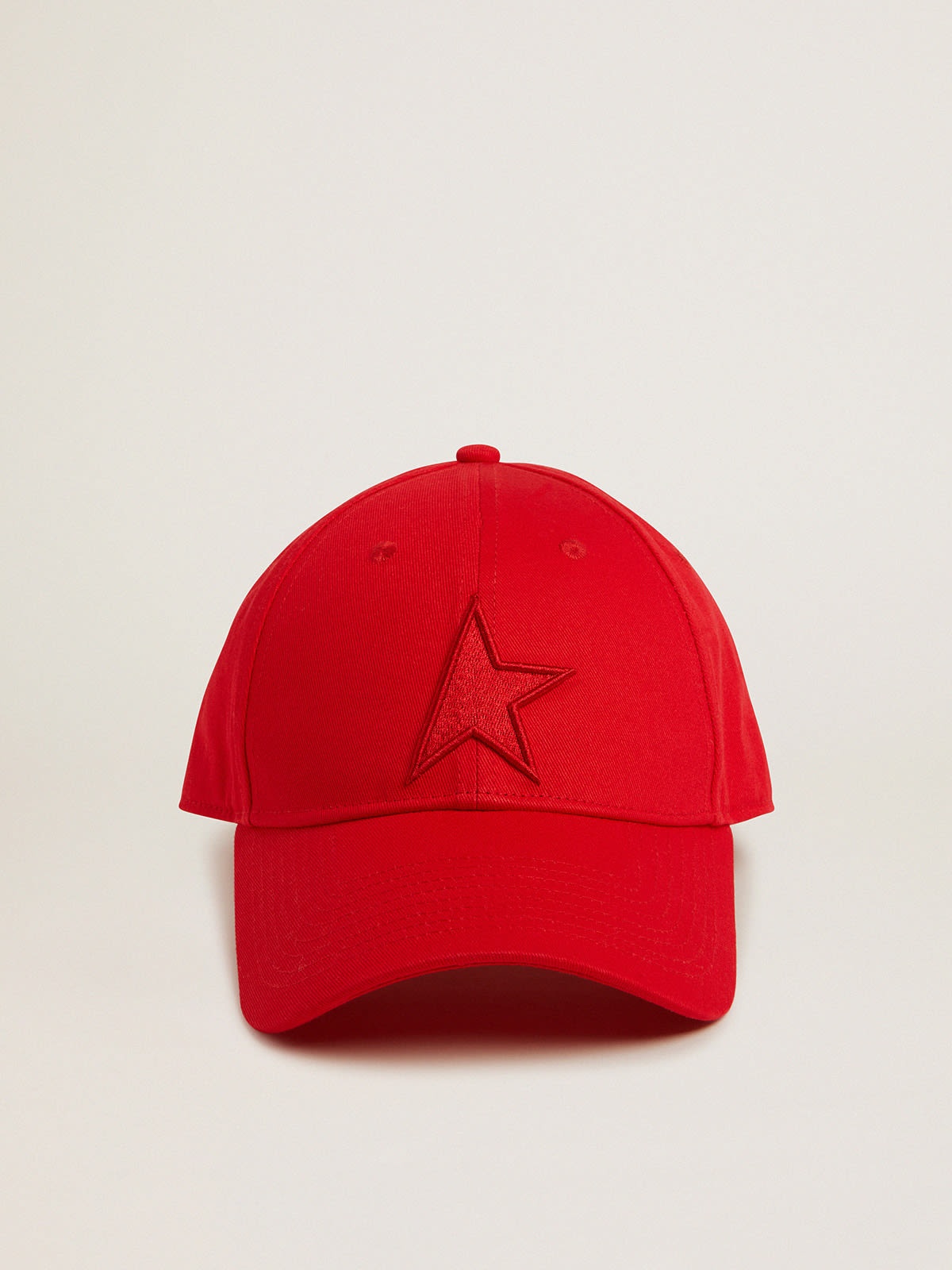 Red cotton baseball cap with tone-on-tone star-shaped patch on the front - 1