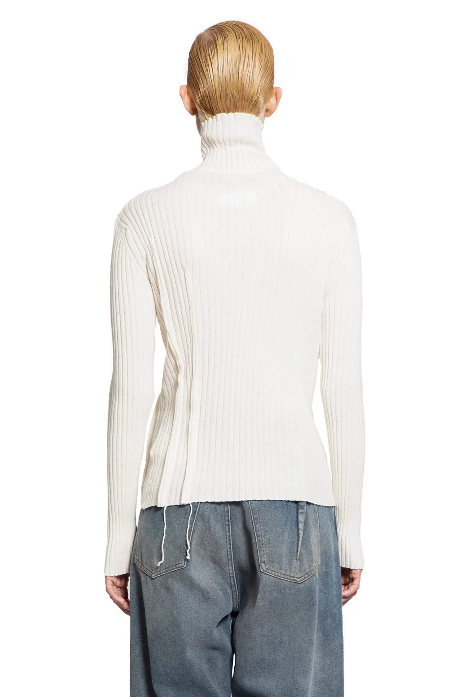 Cut-Out-Turtleneck-Sweater - 3