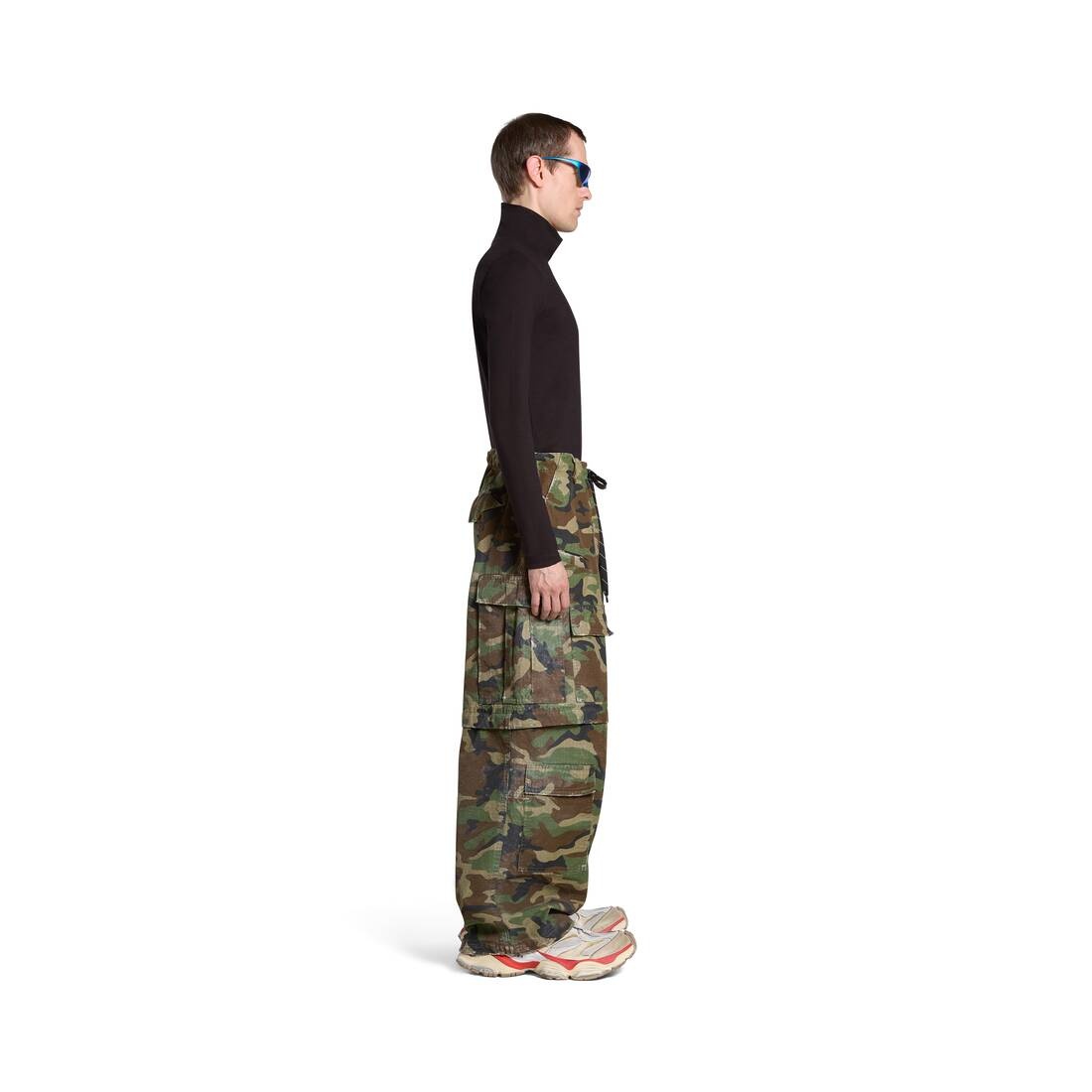 Large Cargo Pants in Dark Green - 3