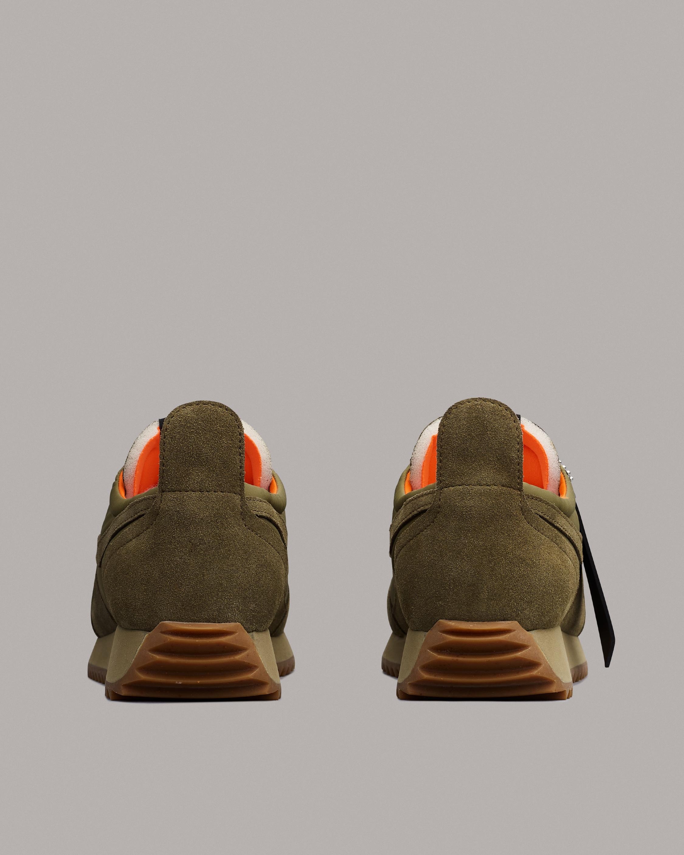 Retro Runner Bomber - Nylon
Low Top Sneaker - 3