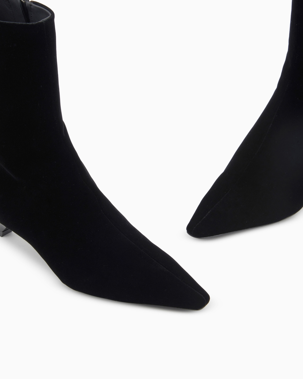Velvet ankle boots with a kitten heel - 4