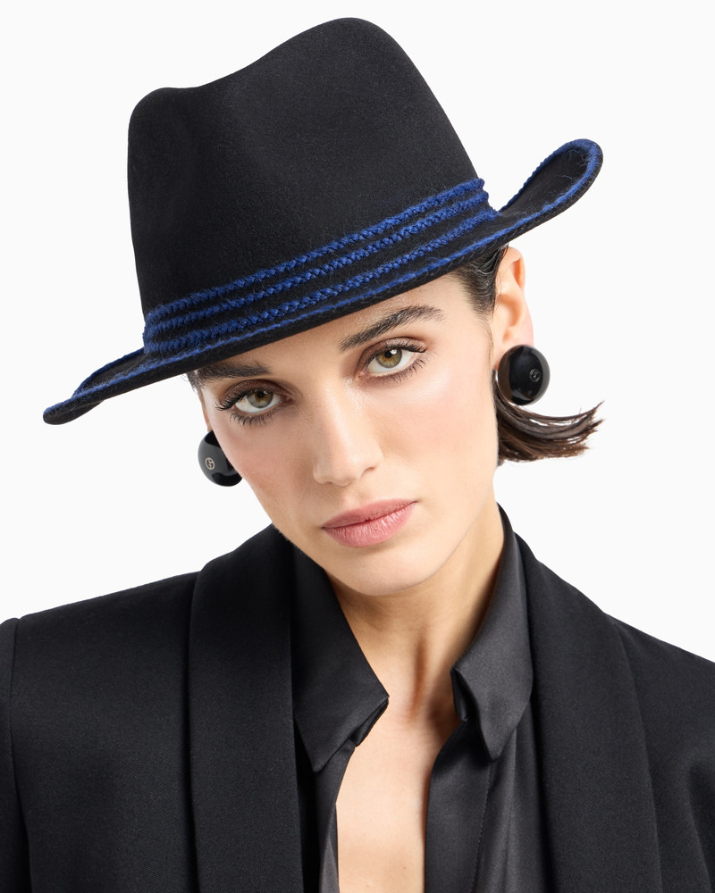 Rabbit-fur hat with contrasting embroidery 3