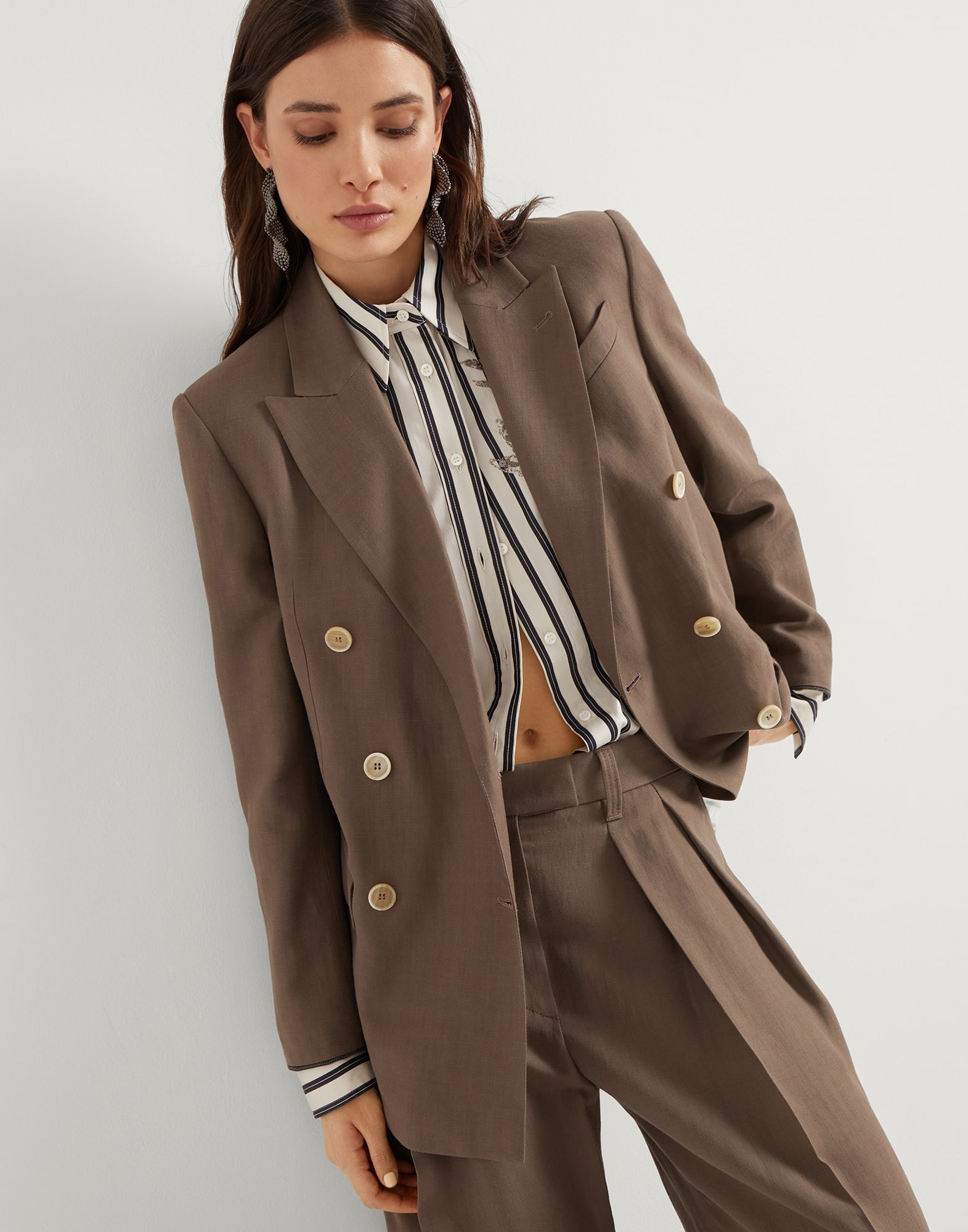 Viscose and linen fluid twill blazer with shiny cuffs - 4