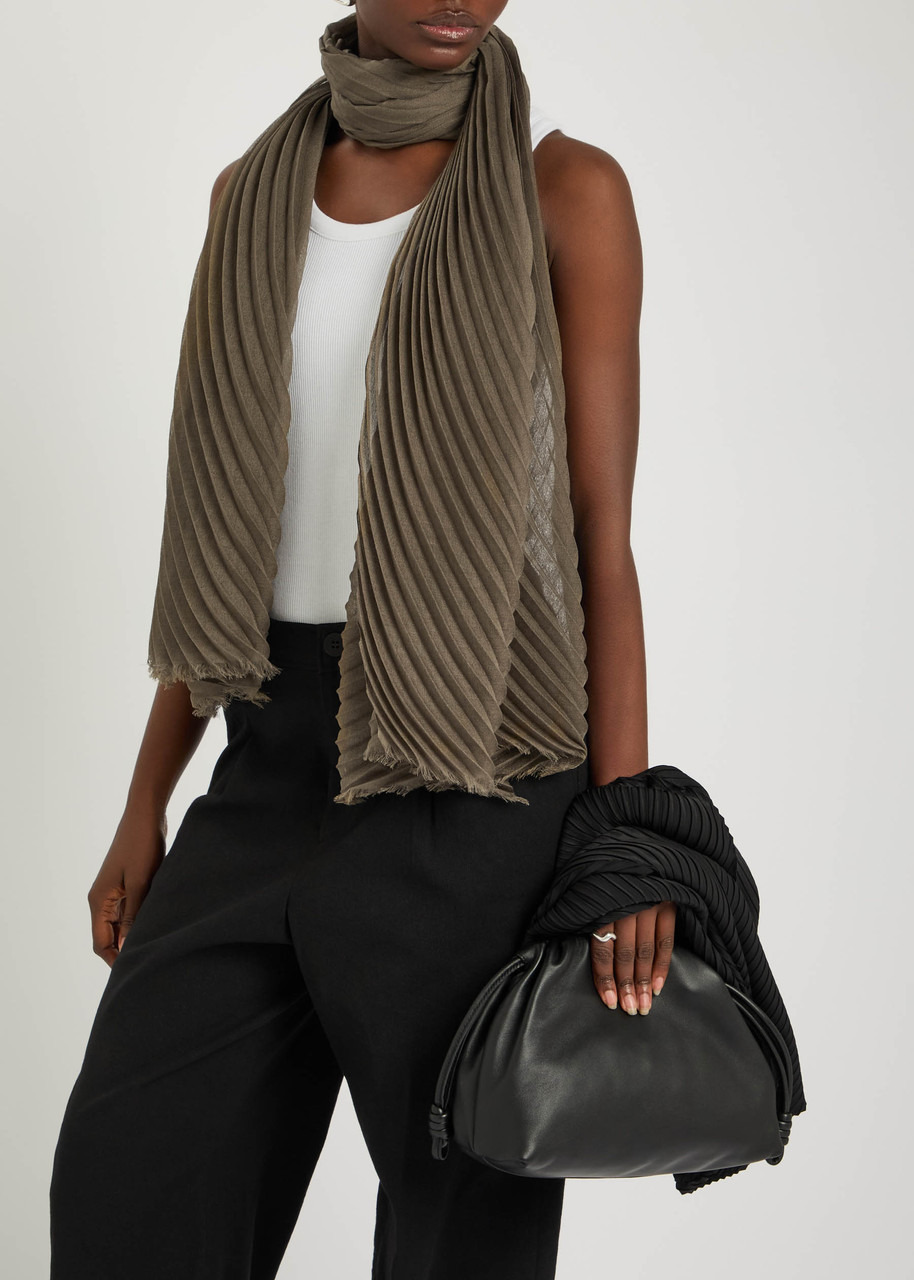 Issey Miyake Pleated Fine-knit Scarf - 2