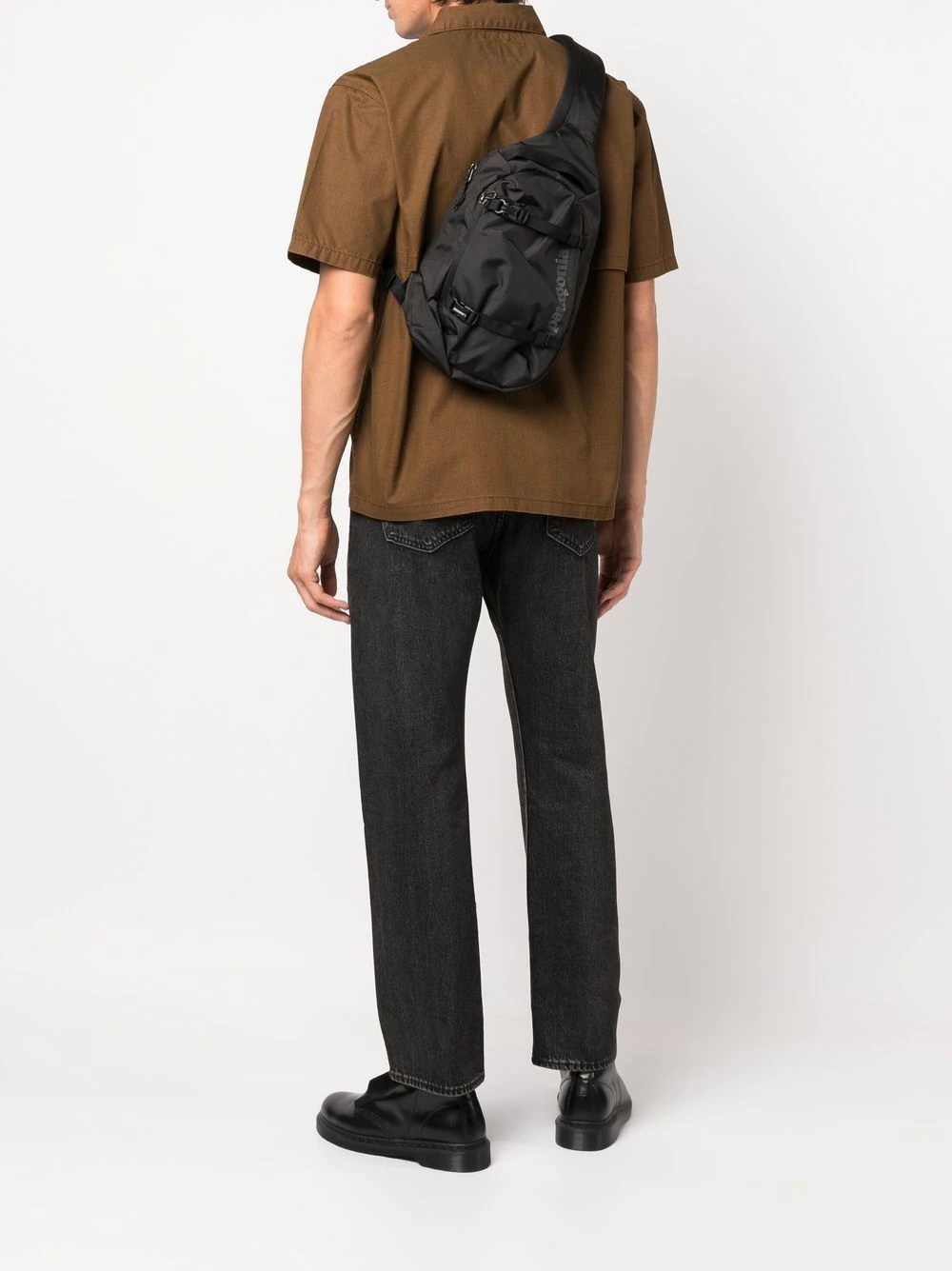 Atom logo-print sling backpack - 2