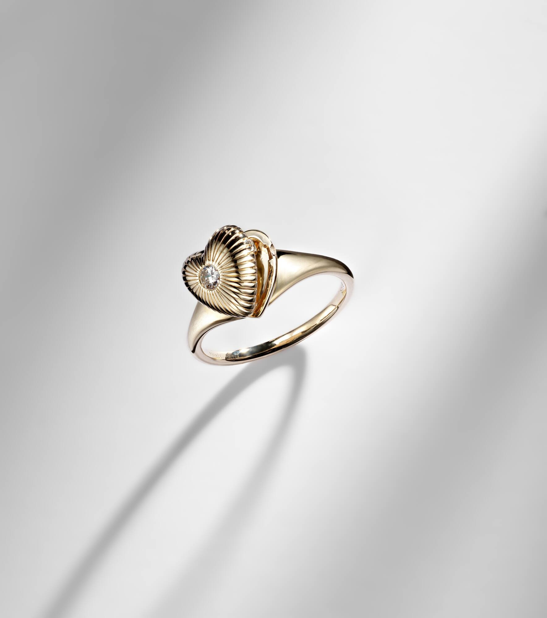9kt gold ring with diamond - 5