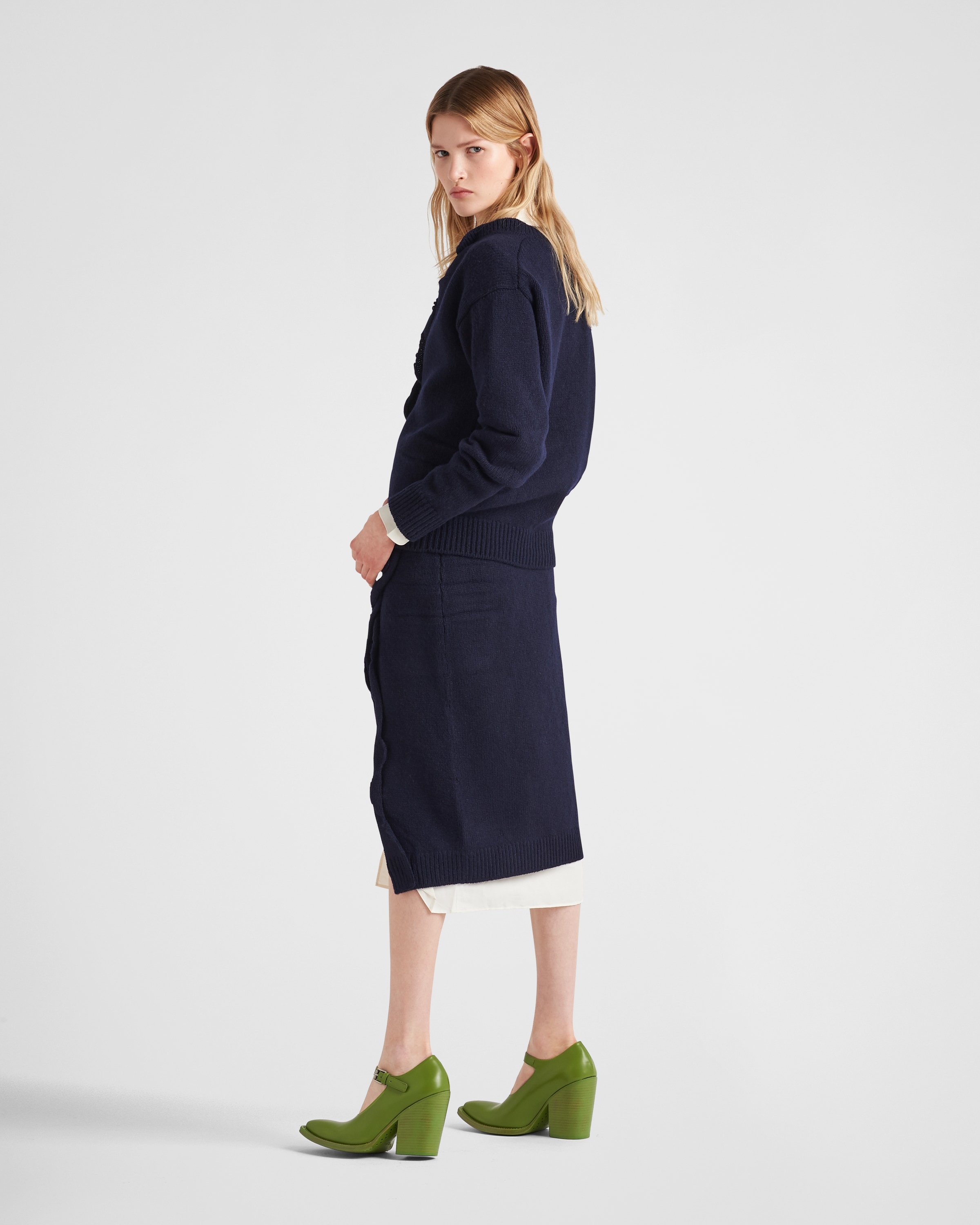 Wool and cashmere V-neck sweater - 5