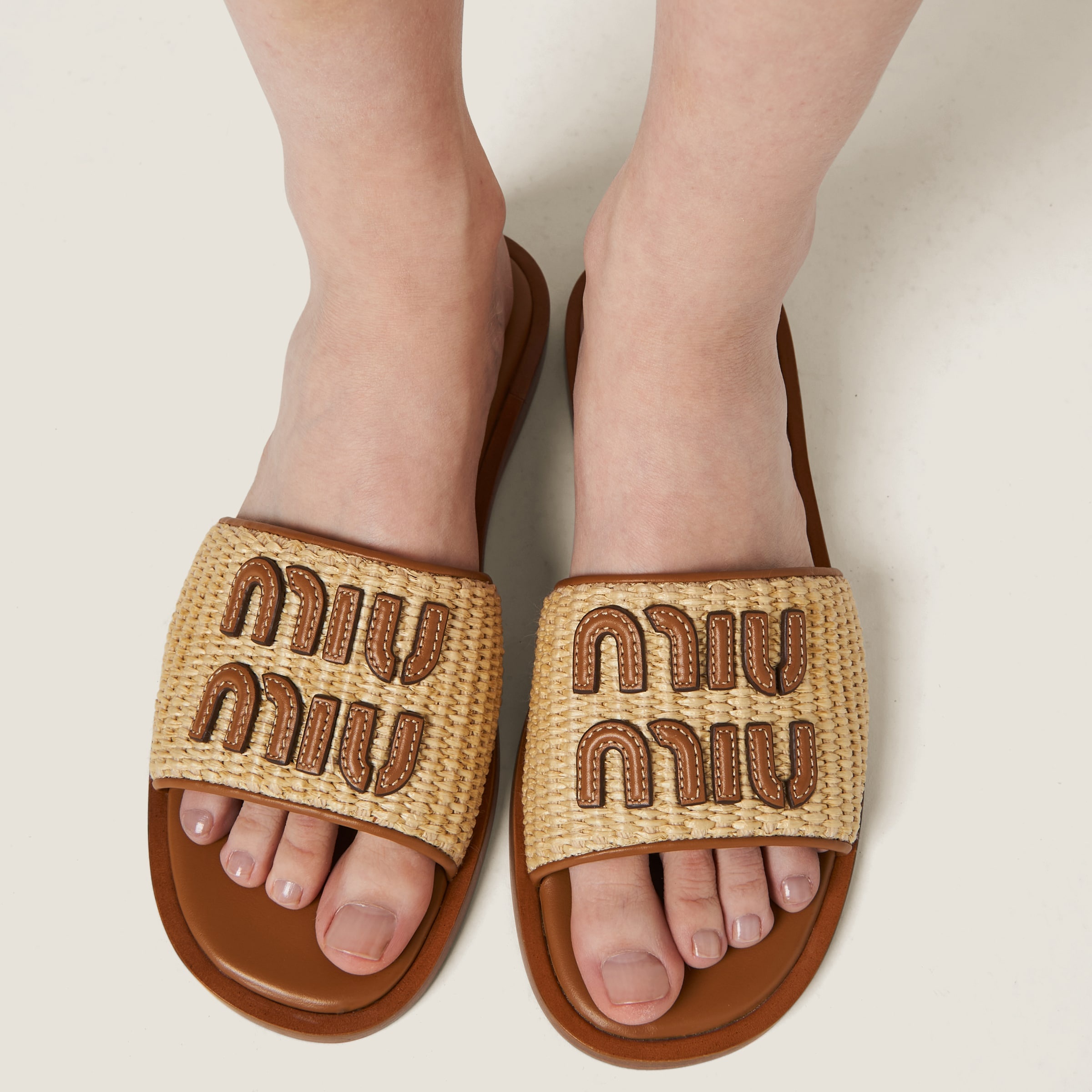 MiuMiu＊Raffia-effect ラフィア風 スライドサンダル＊送料込 Miu Miu Raffia-effect woven fabric slides | REVERSIBLE
