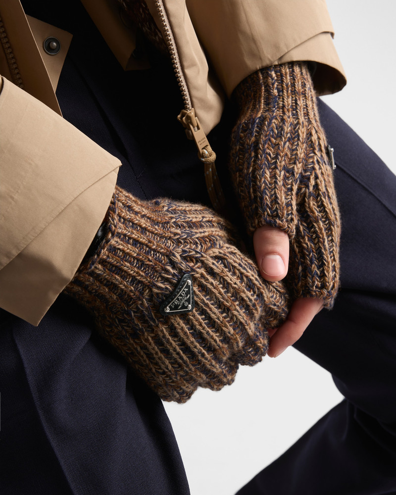 Prada Wool and cashmere gloves outlook